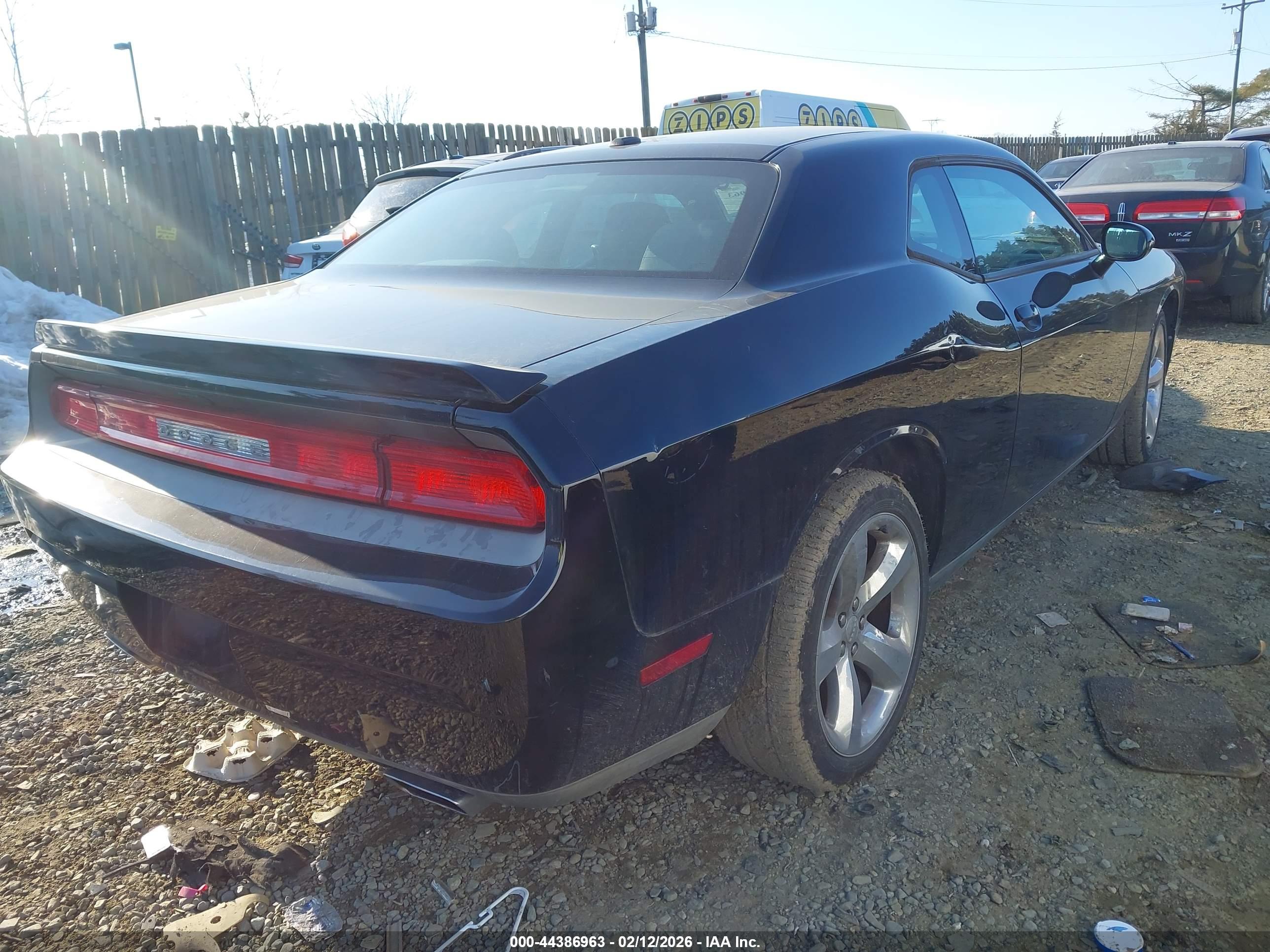 DODGE CHALLENGER image 4
