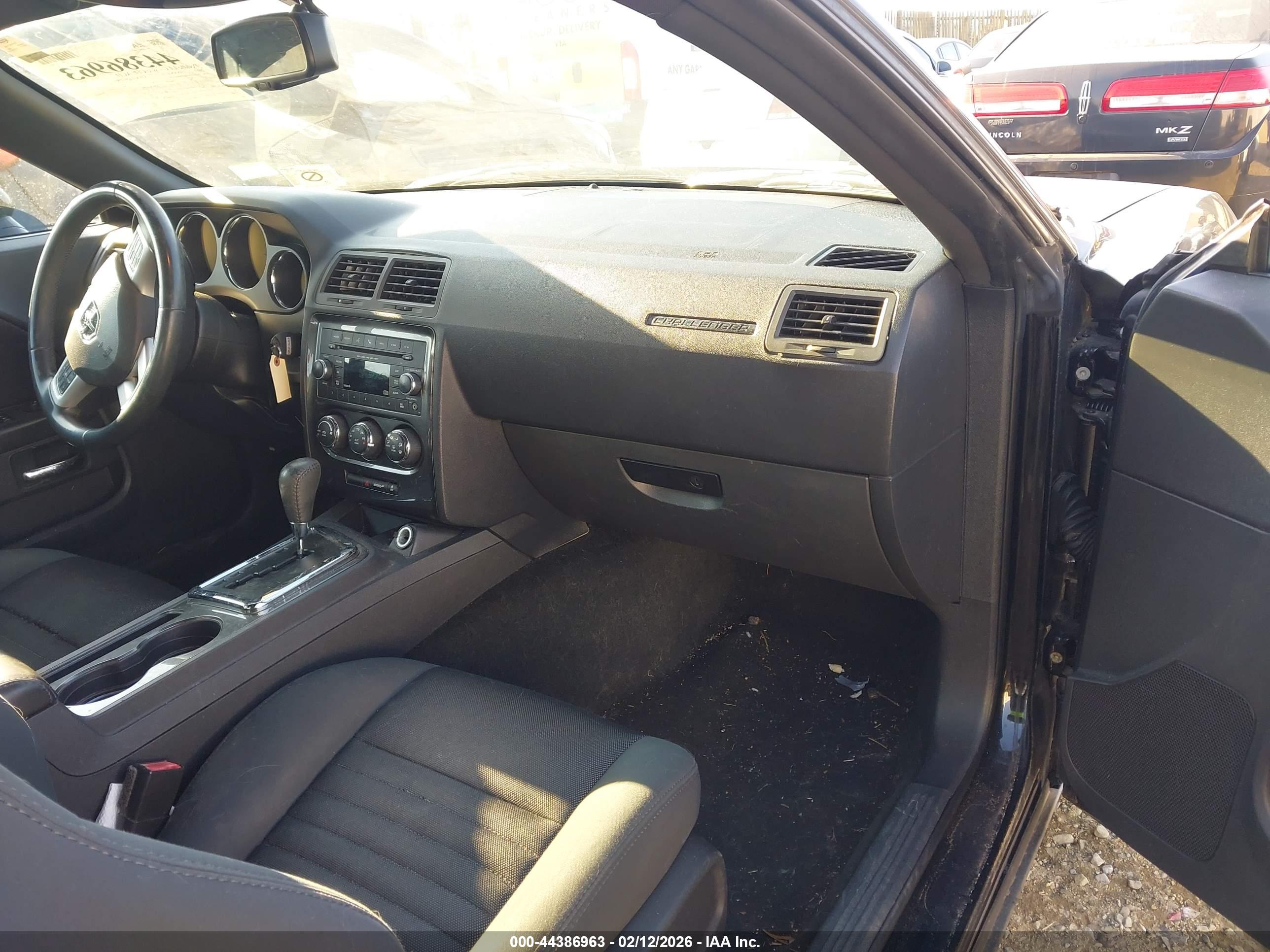 DODGE CHALLENGER image 5