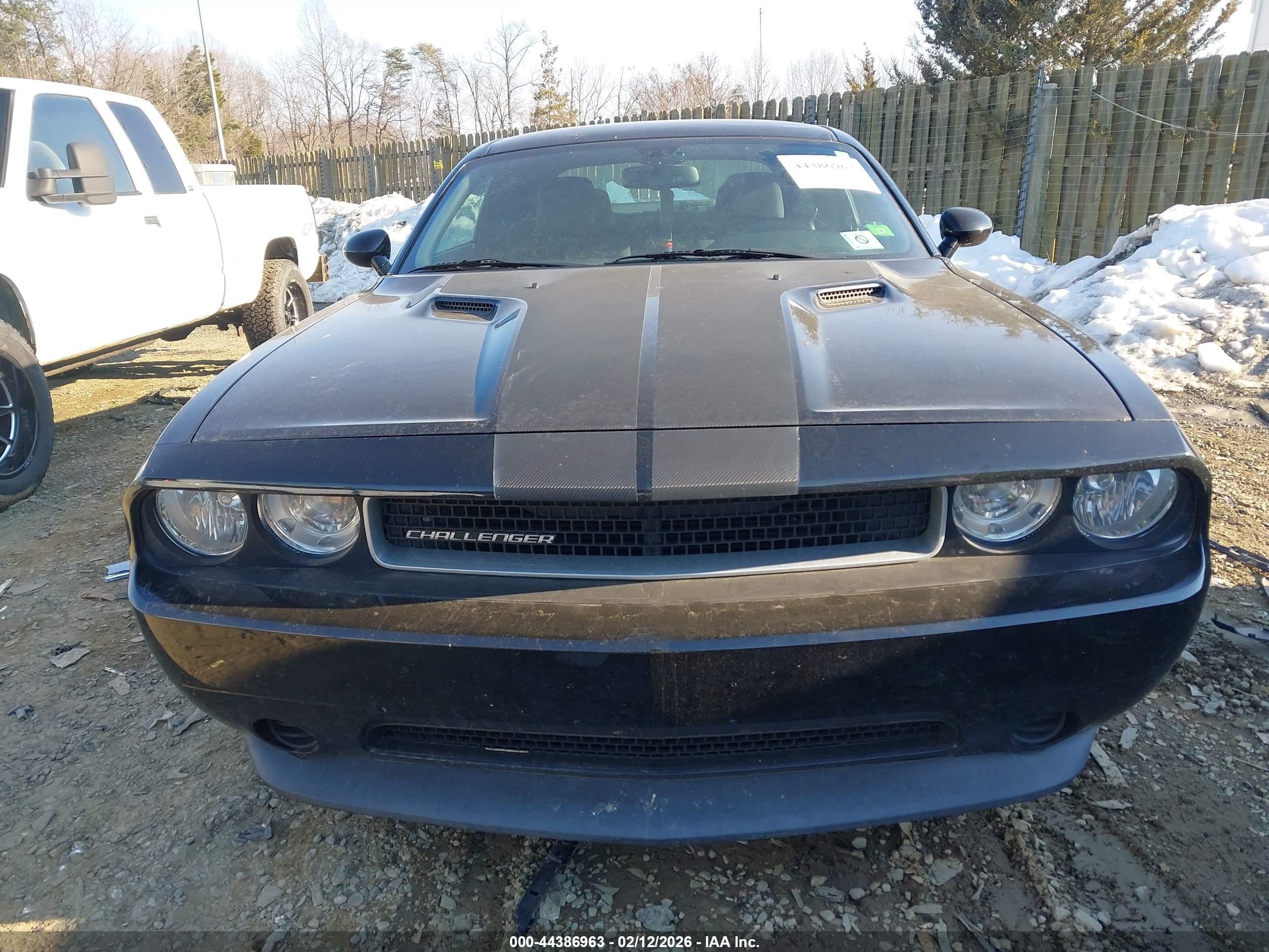 DODGE CHALLENGER image 6