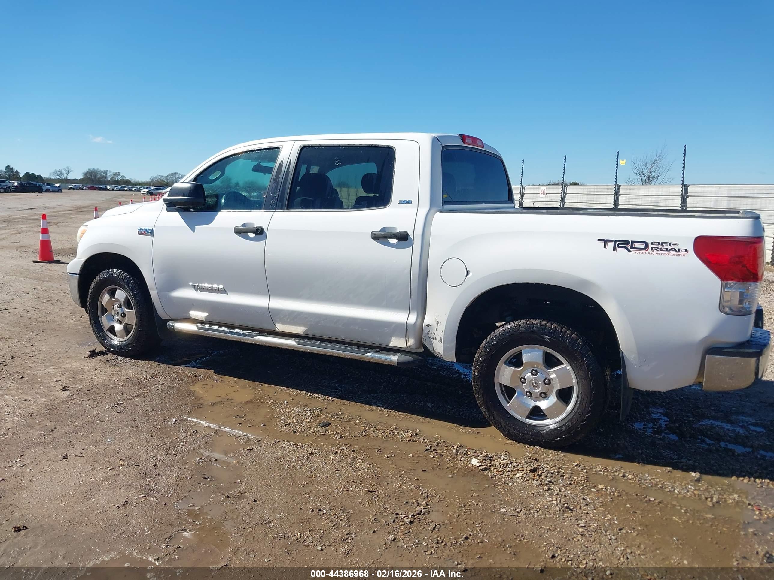 TOYOTA TUNDRA image 3