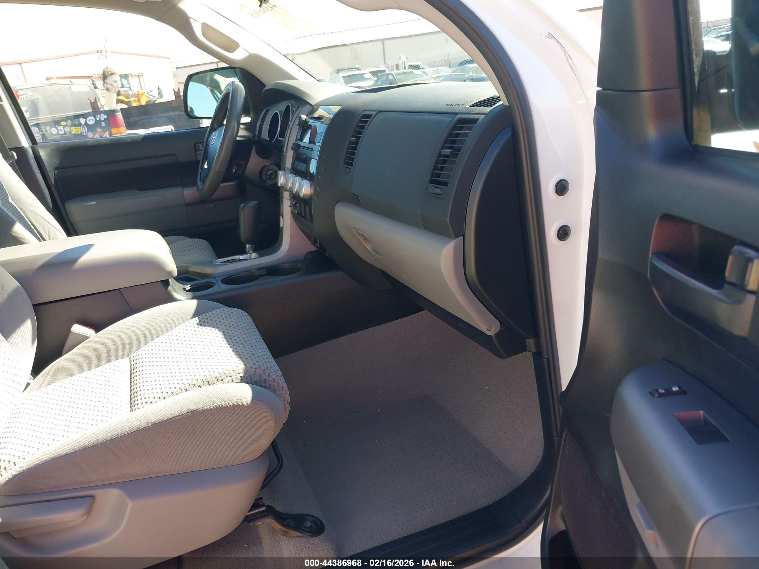 TOYOTA TUNDRA image 5