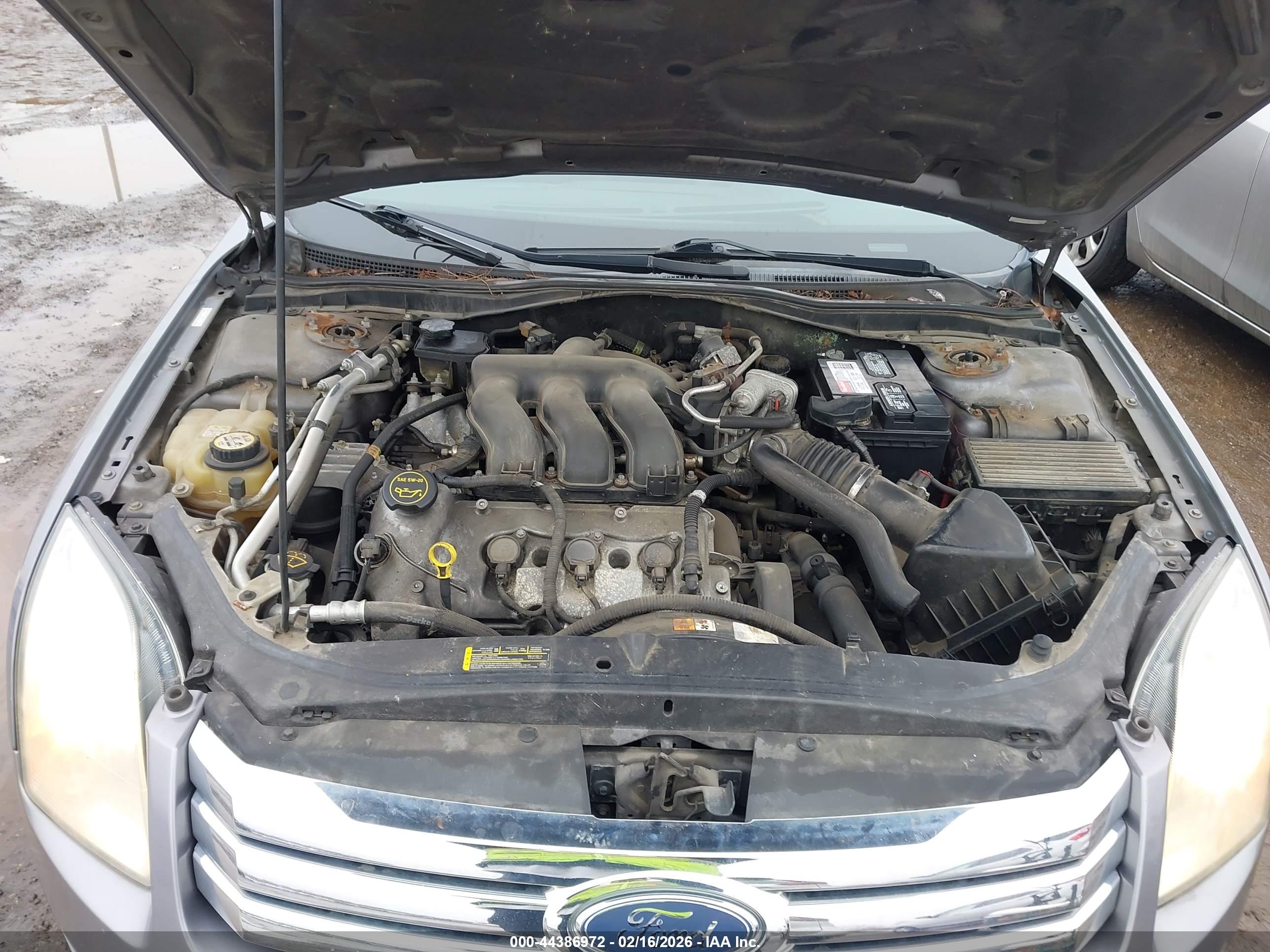 FORD FUSION image 10
