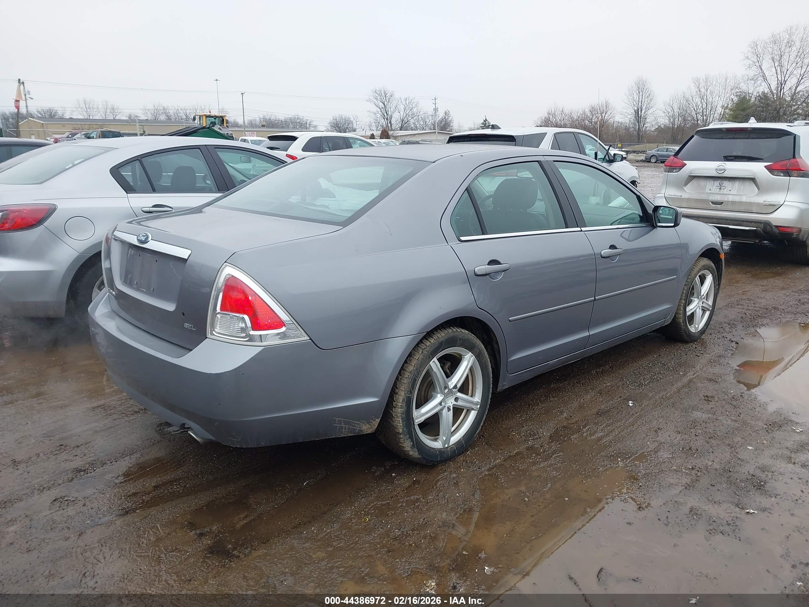 FORD FUSION image 4