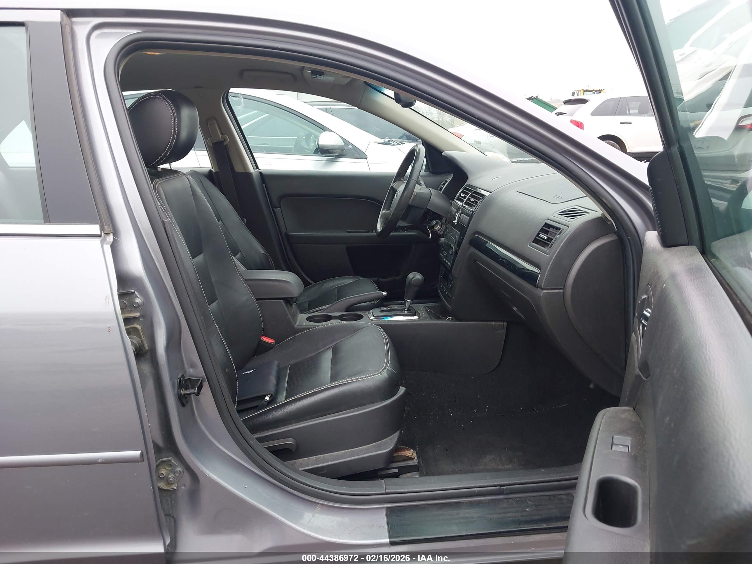 FORD FUSION image 5