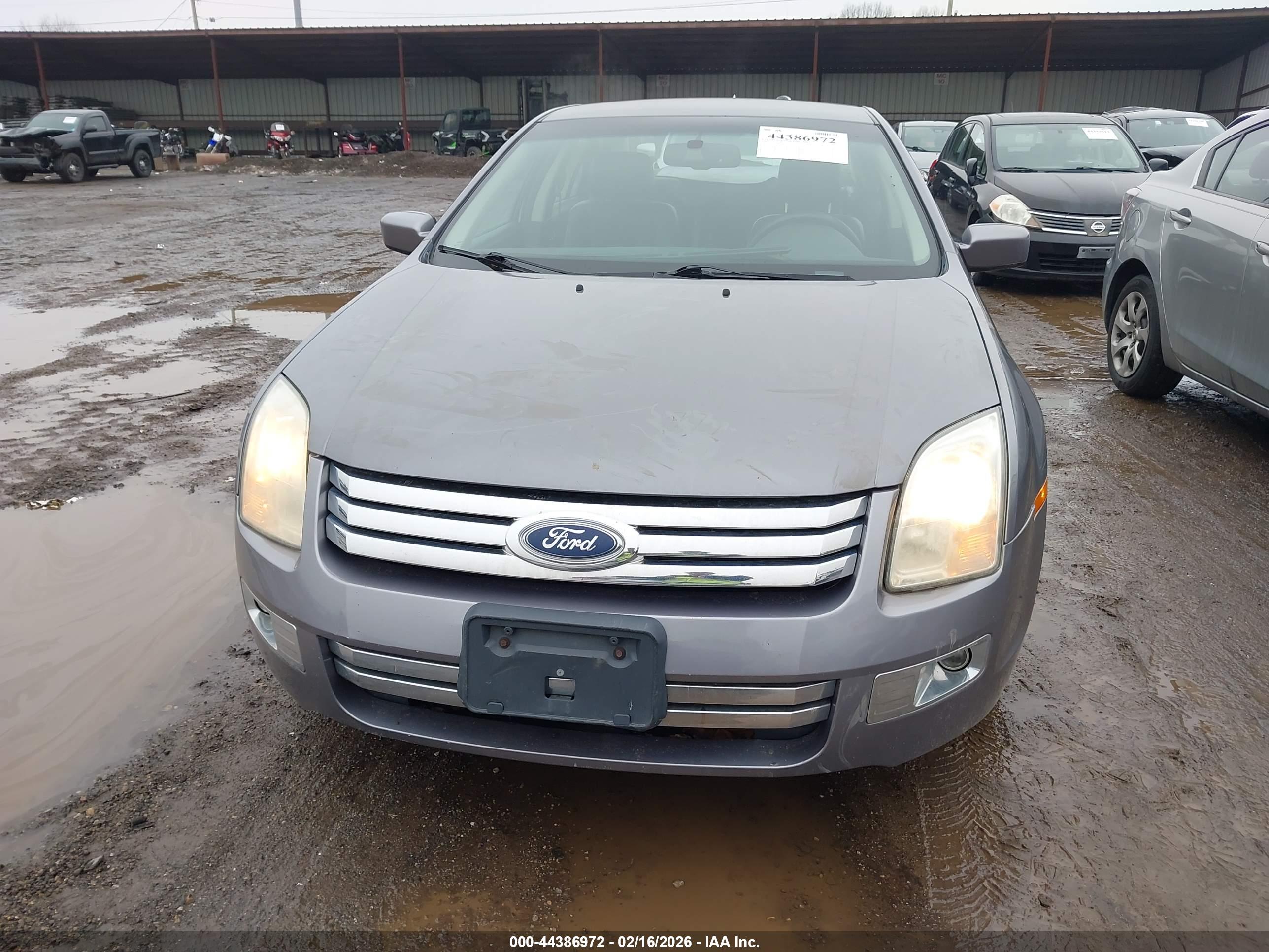 FORD FUSION image 6