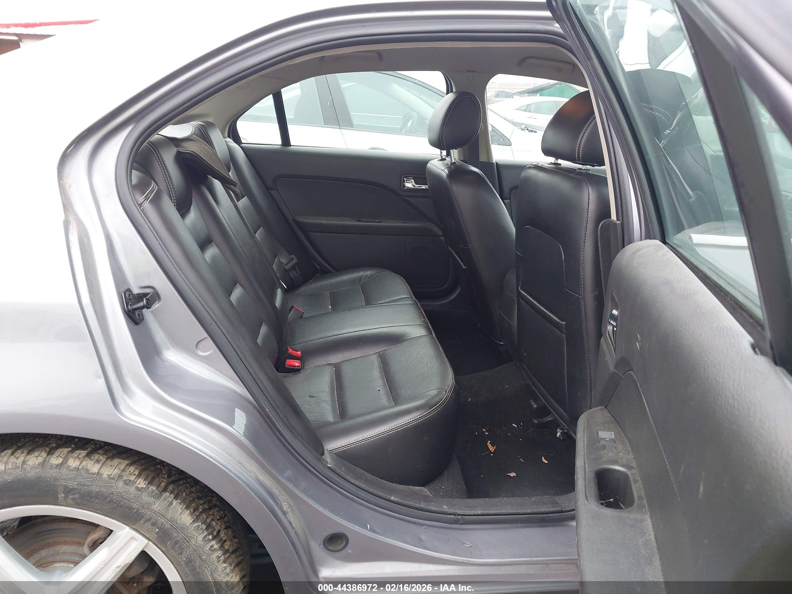 FORD FUSION image 8