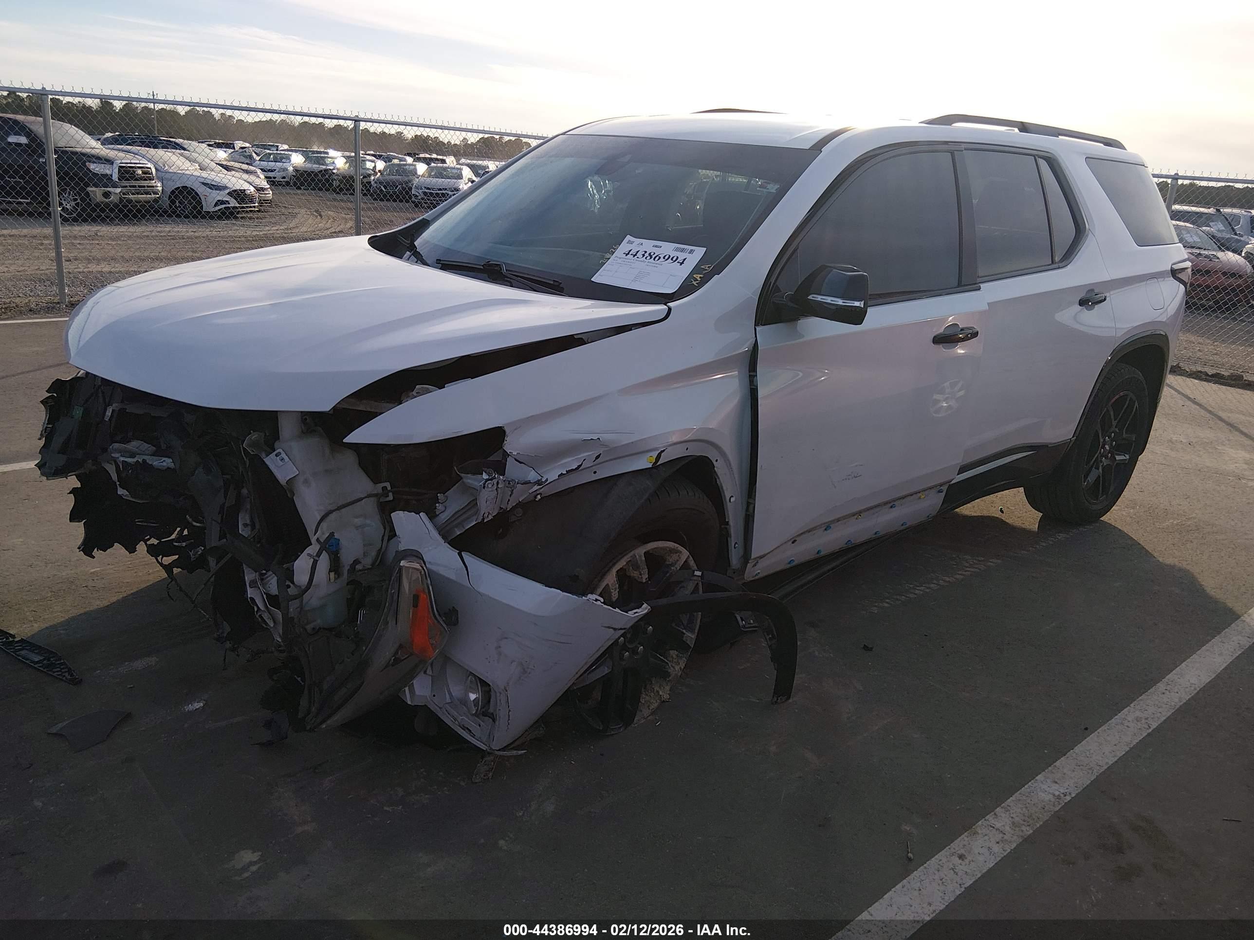CHEVROLET TRAVERSE image 2