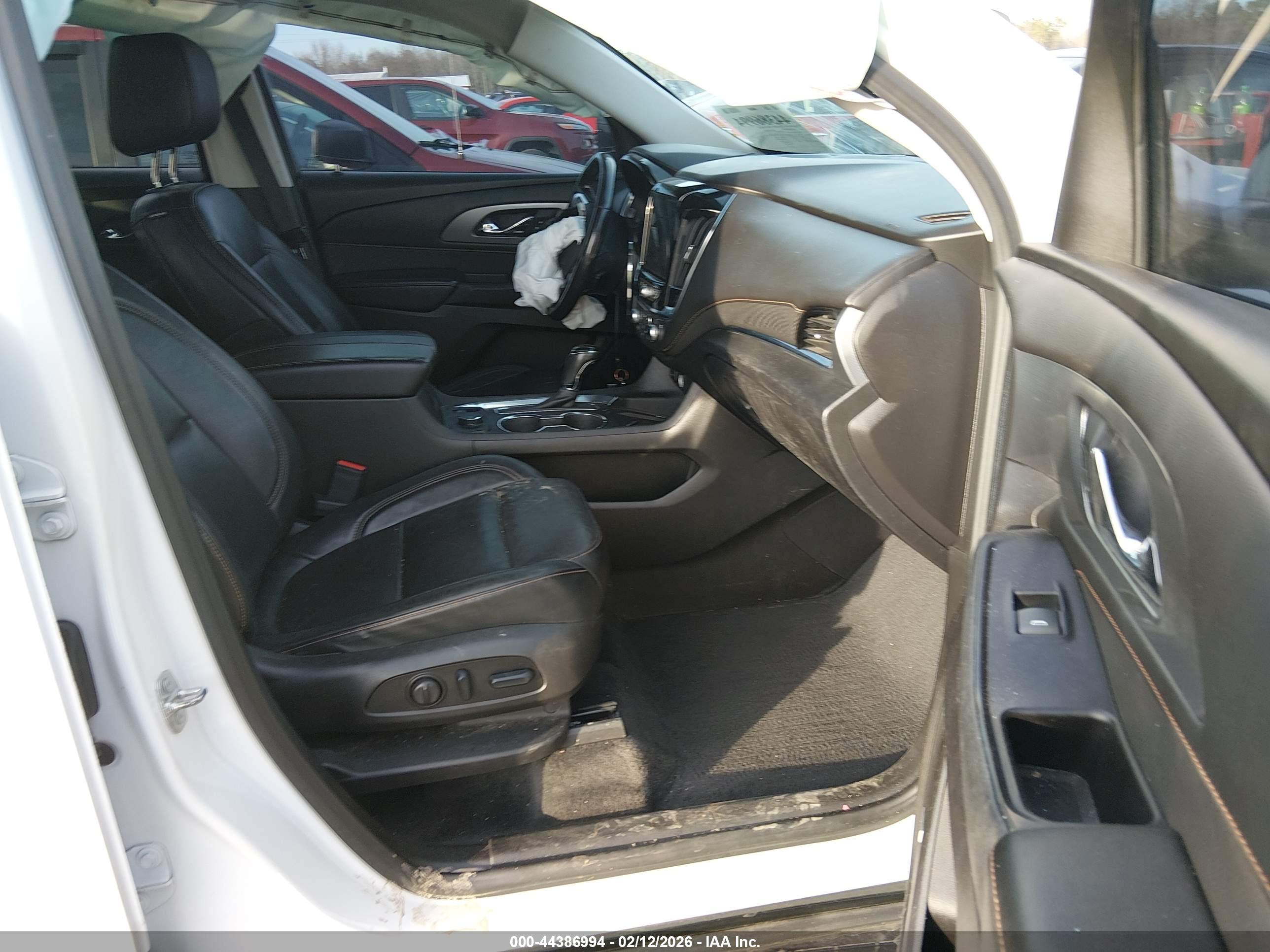 CHEVROLET TRAVERSE image 5