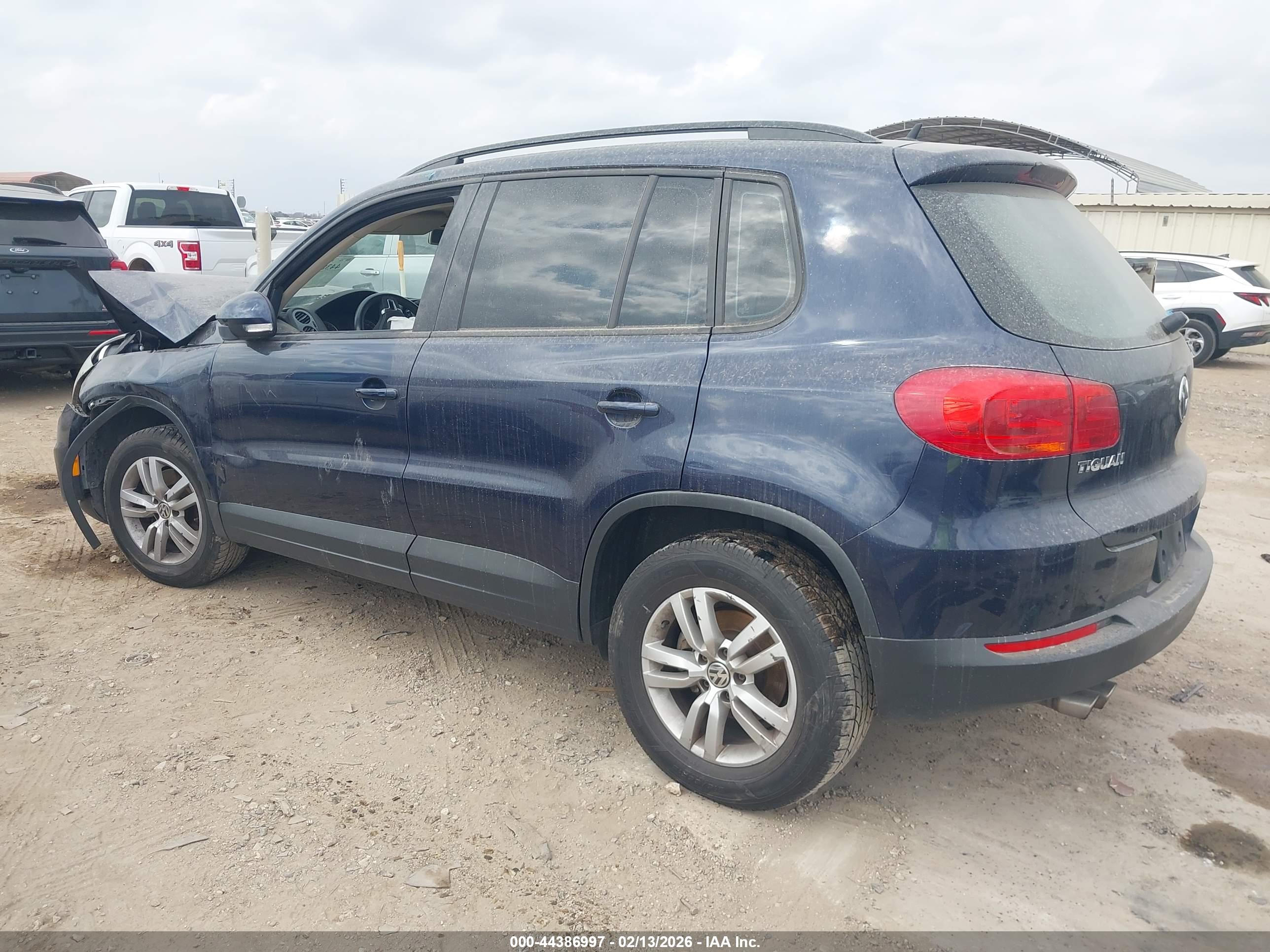 VOLKSWAGEN TIGUAN image 3