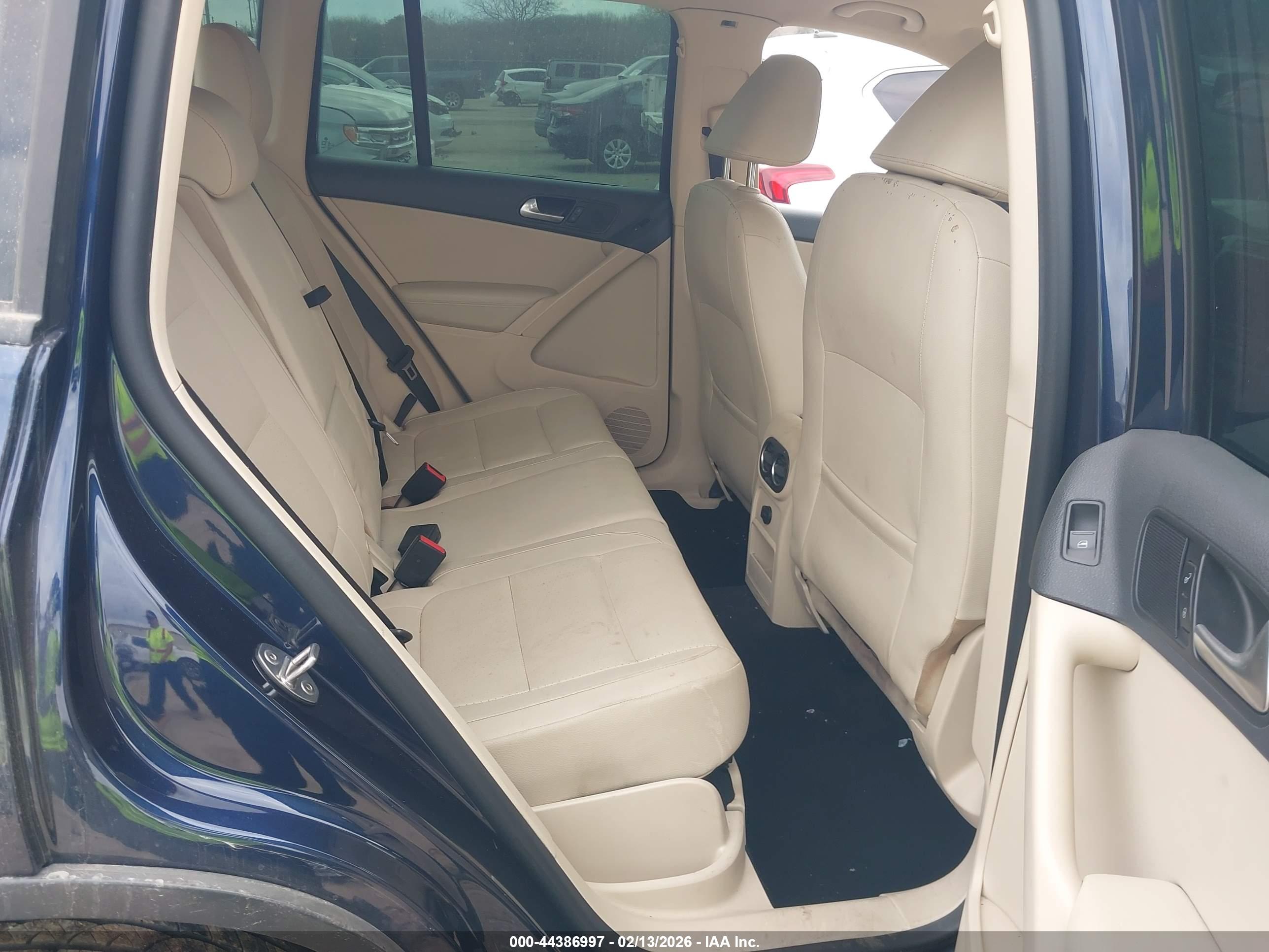 VOLKSWAGEN TIGUAN image 8