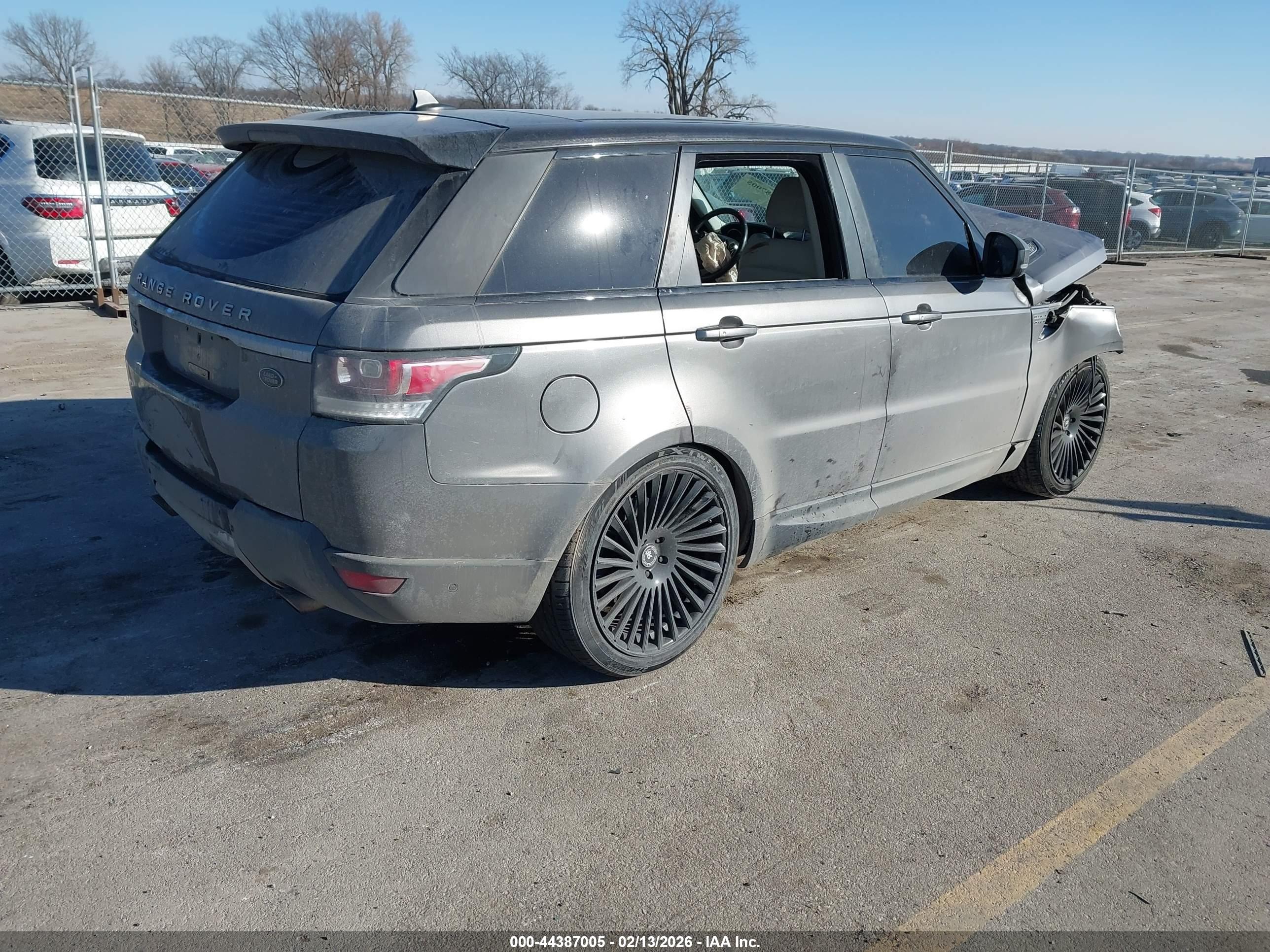 LAND ROVER image 4