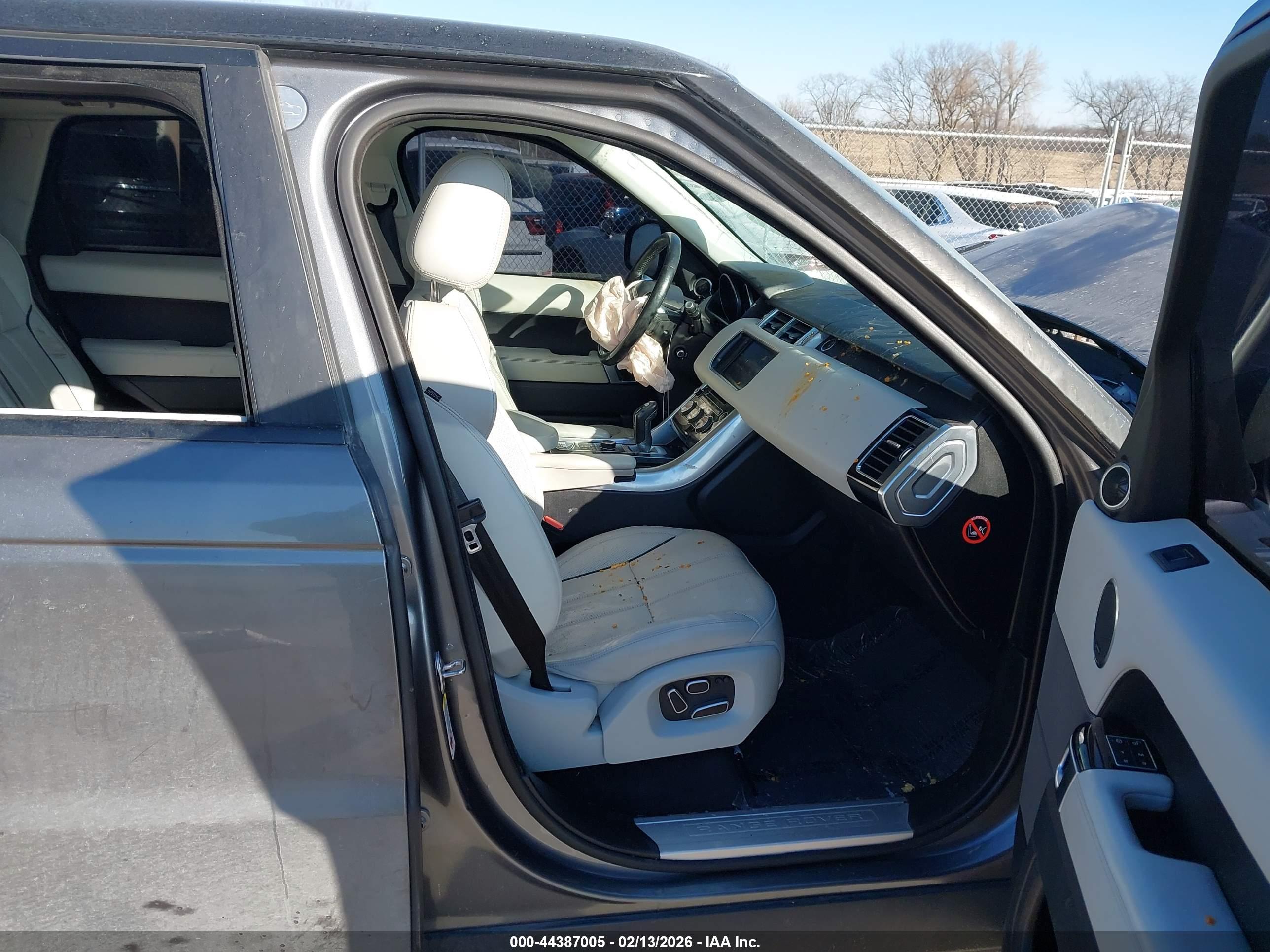 LAND ROVER image 5