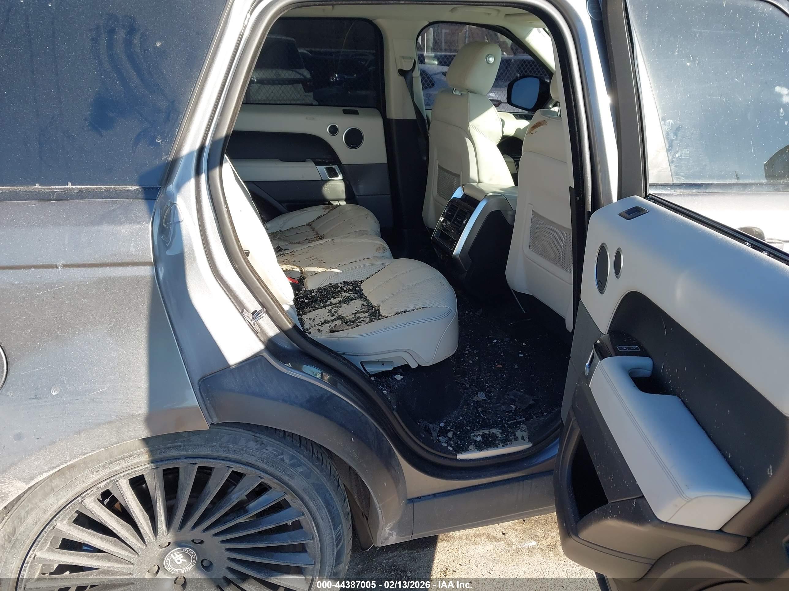 LAND ROVER image 8
