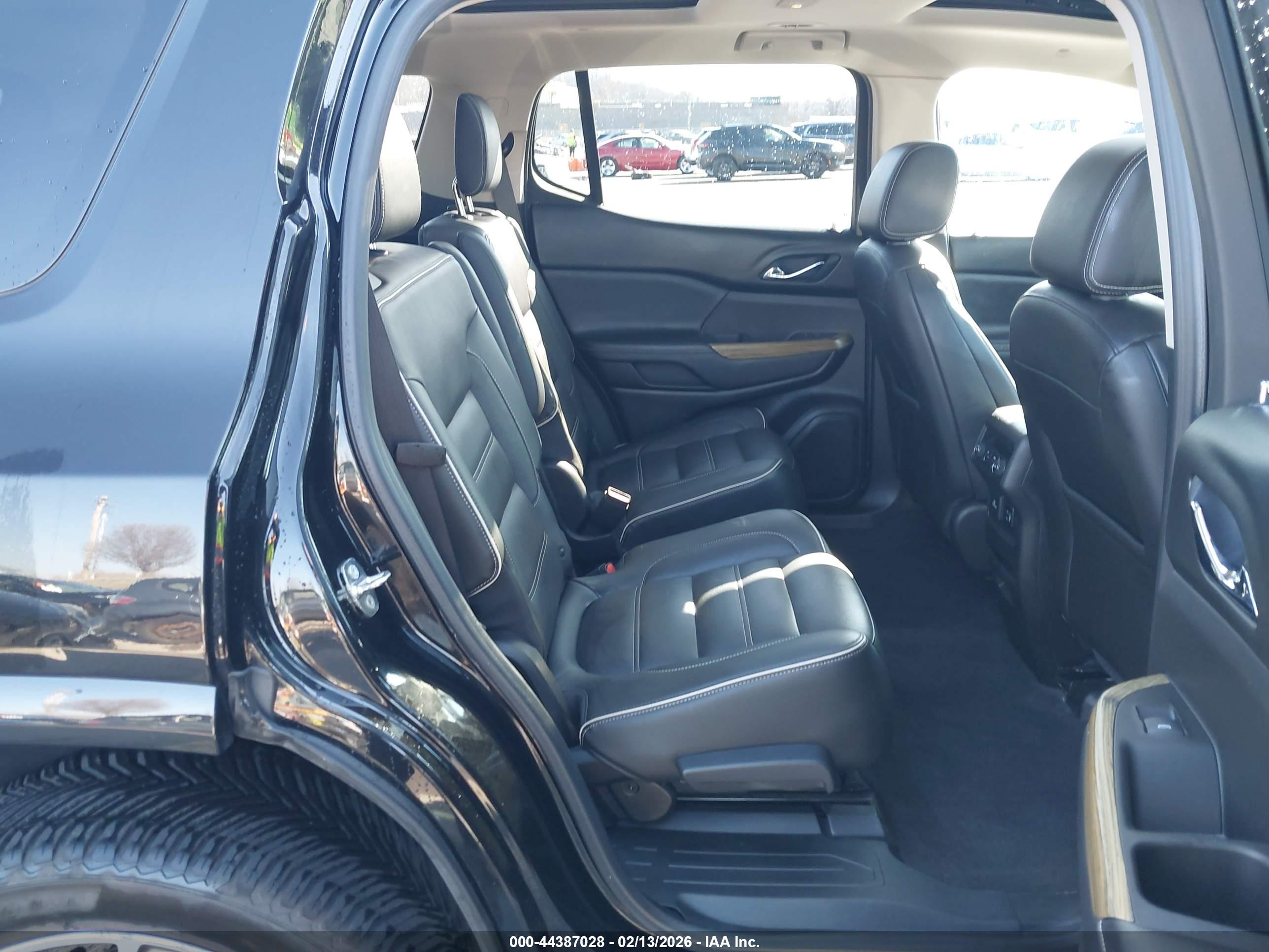 GMC ACADIA image 8