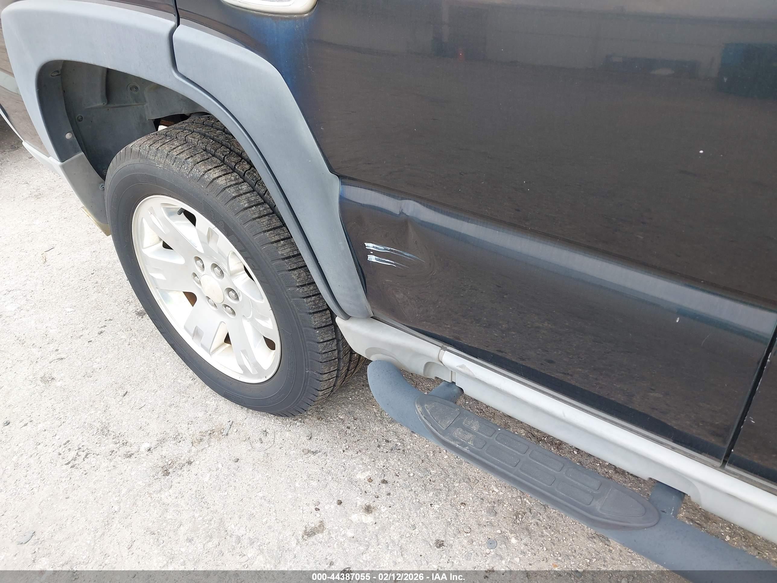 CHEVROLET TAHOE image 6