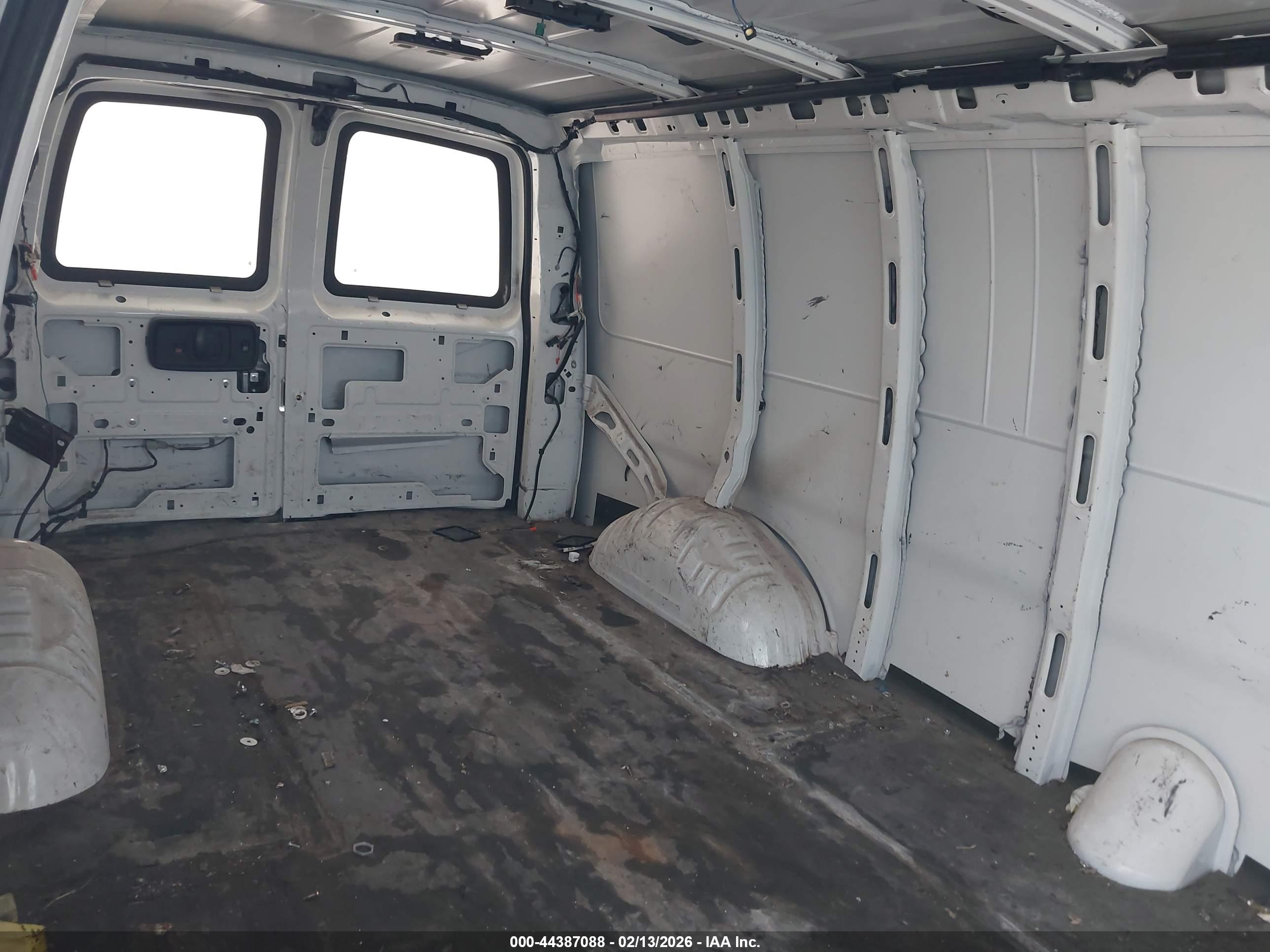 CHEVROLET EXPRESS image 8