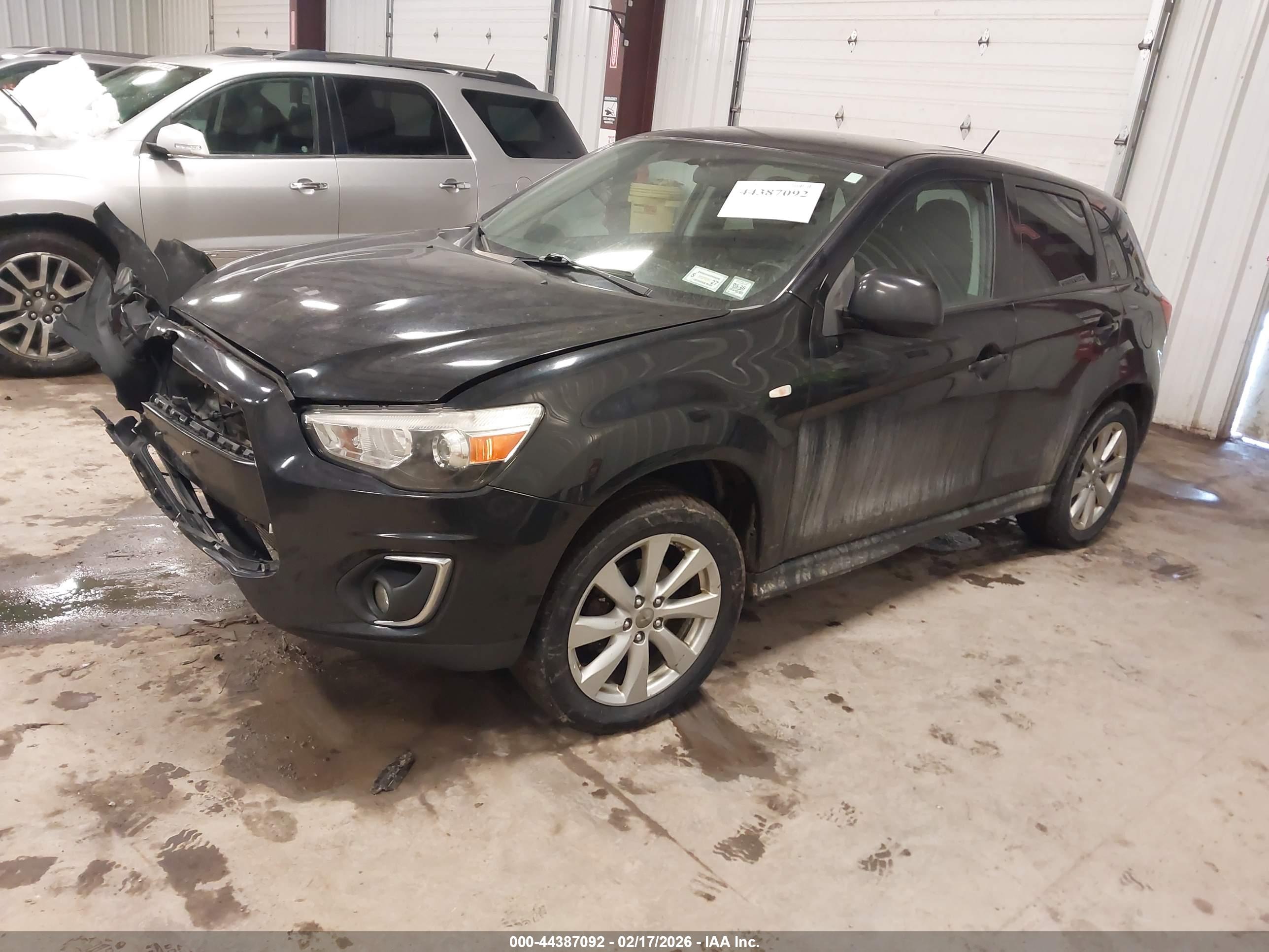 MITSUBISHI OUTLANDER image 2