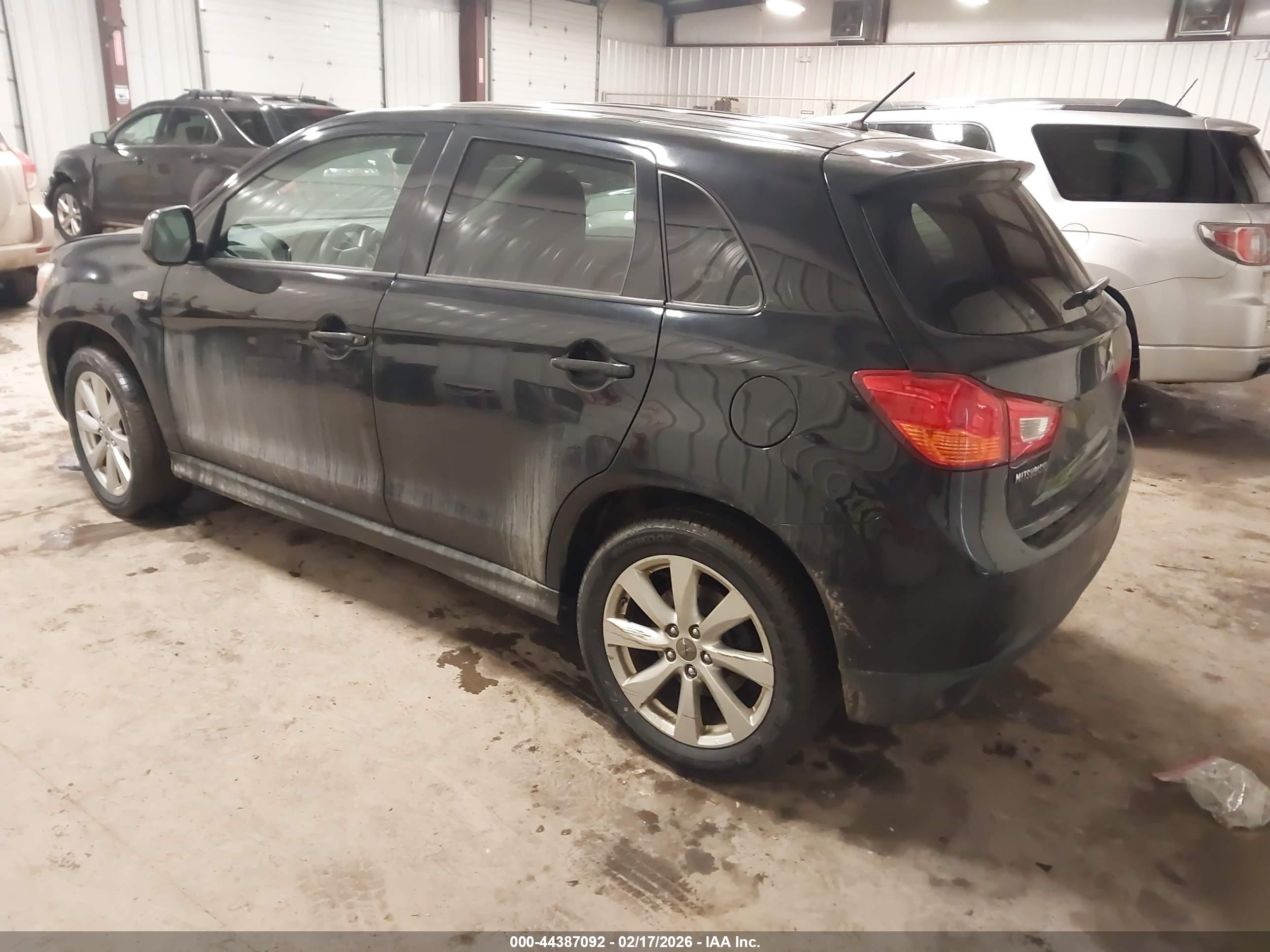 MITSUBISHI OUTLANDER image 3