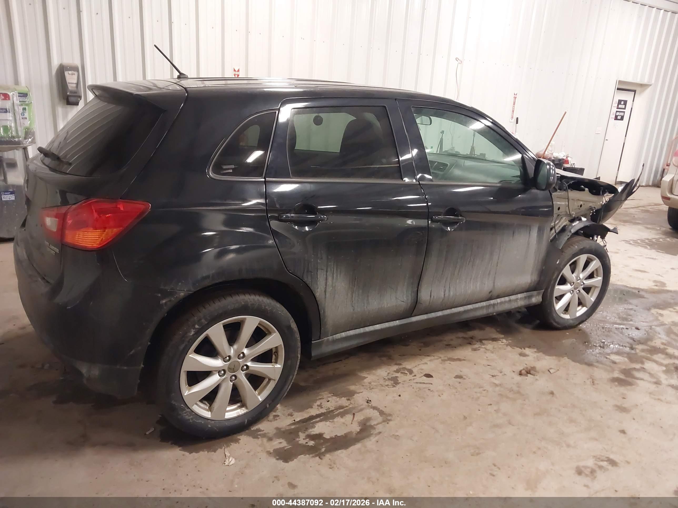 MITSUBISHI OUTLANDER image 4