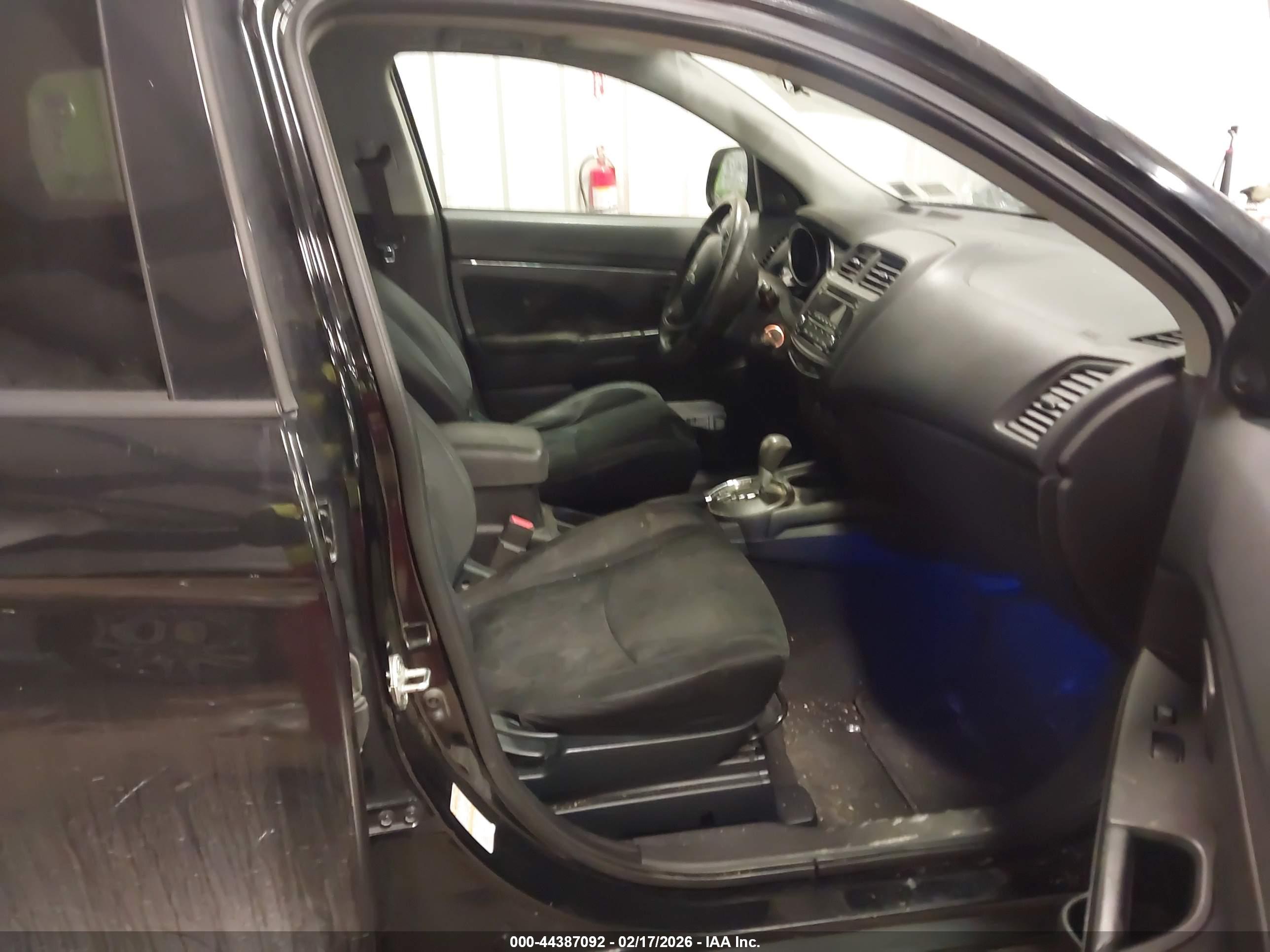 MITSUBISHI OUTLANDER image 5