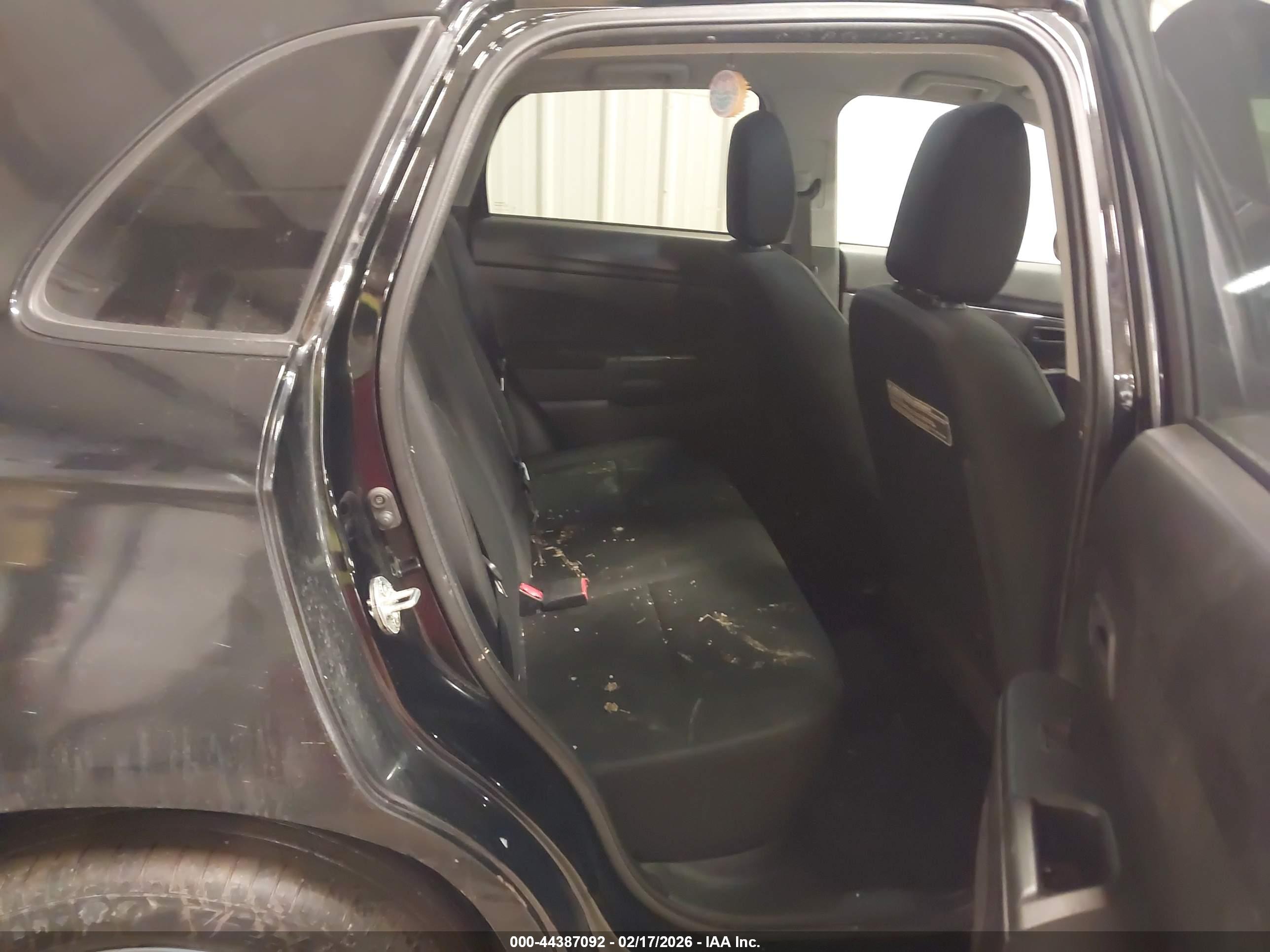 MITSUBISHI OUTLANDER image 8