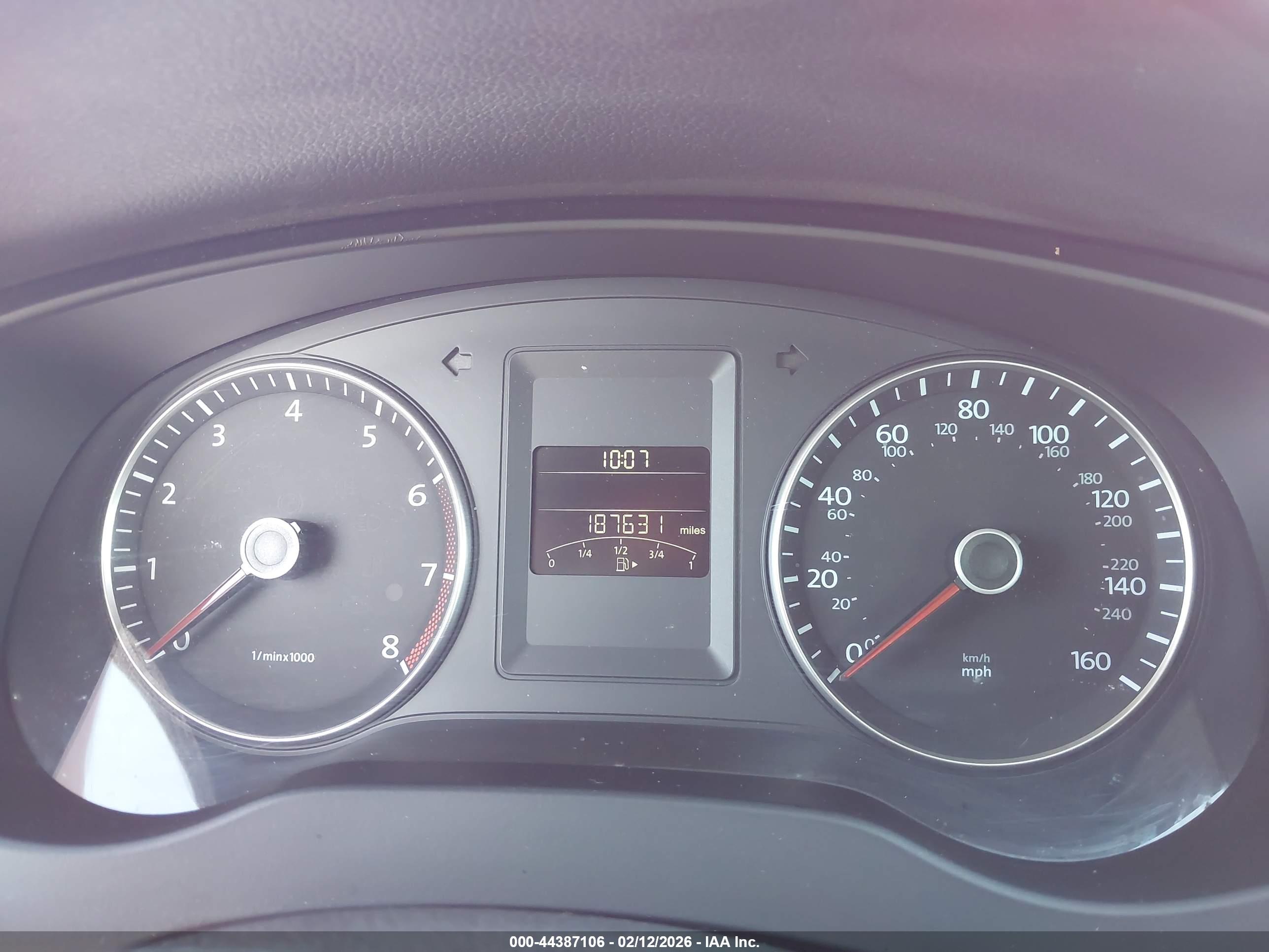 VOLKSWAGEN JETTA image 7