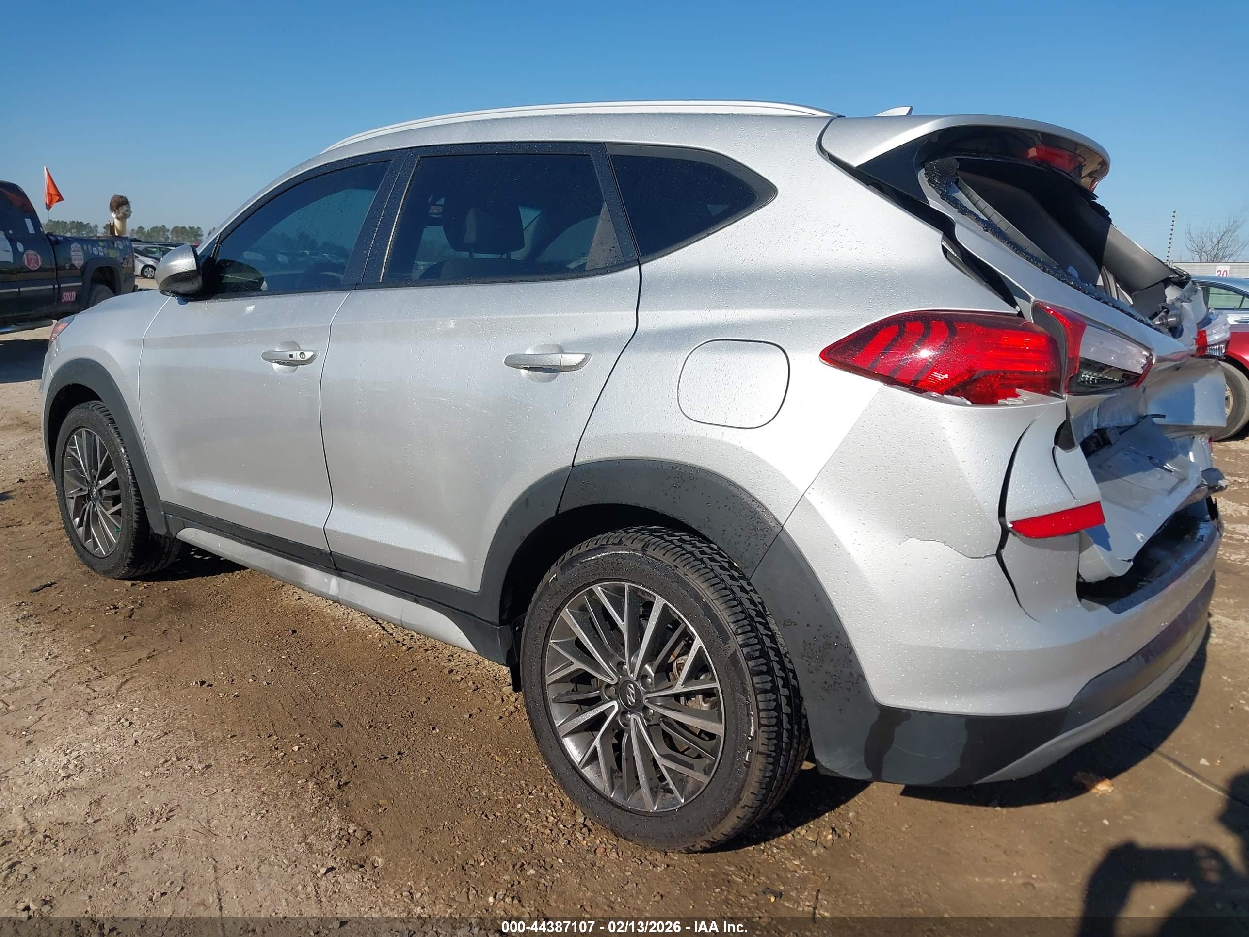 HYUNDAI TUCSON image 3