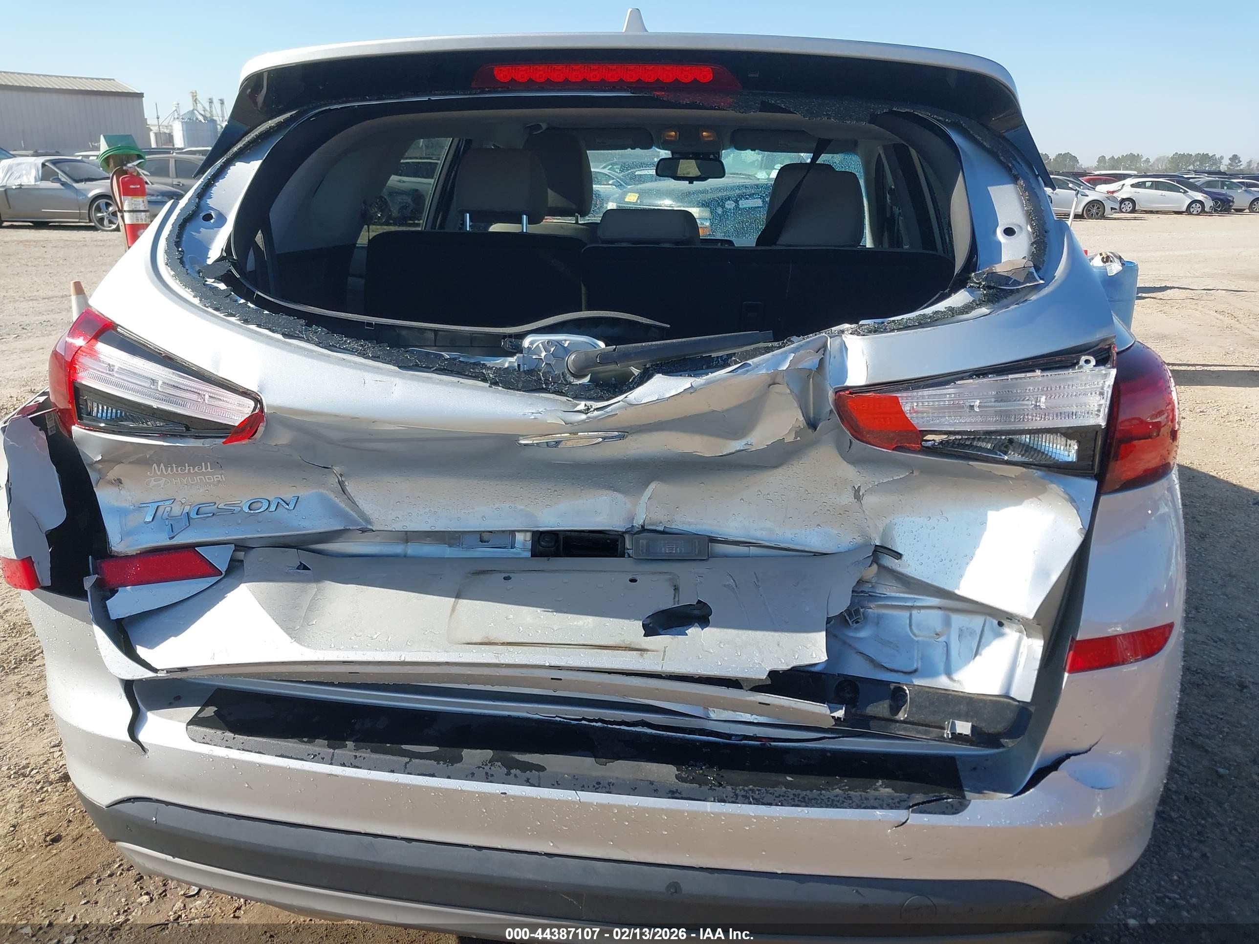 HYUNDAI TUCSON image 6
