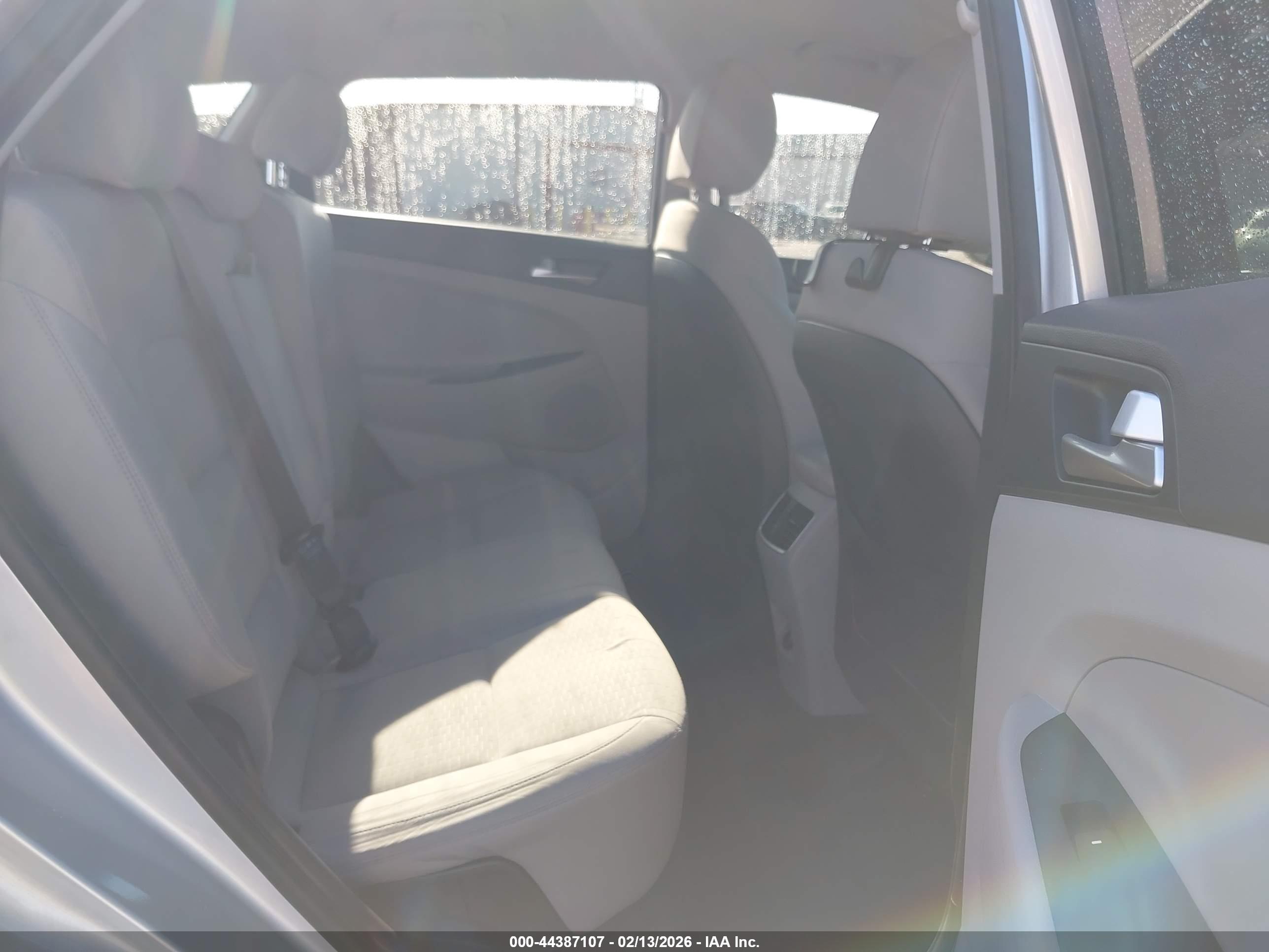 HYUNDAI TUCSON image 8