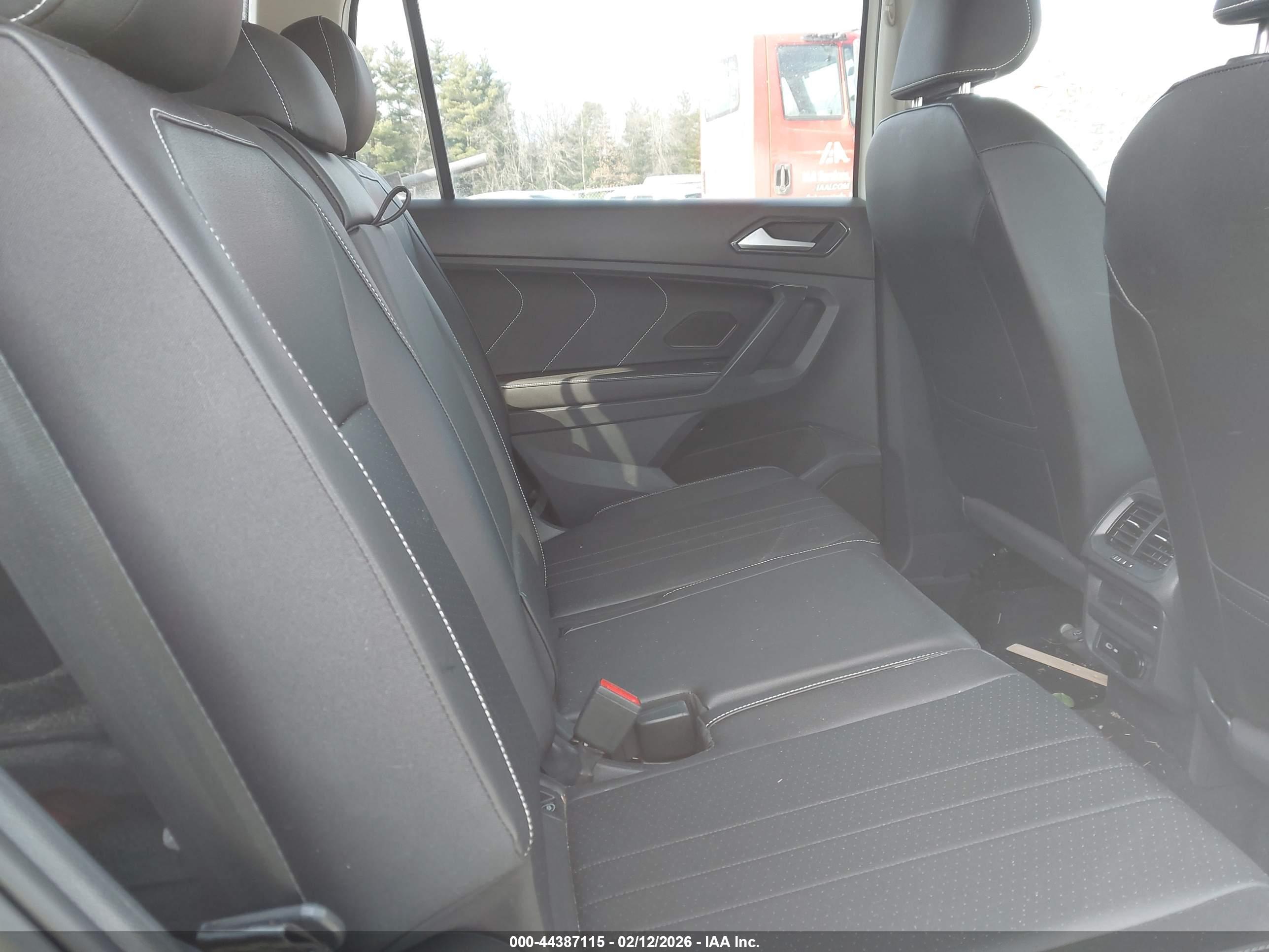 VOLKSWAGEN TIGUAN image 8