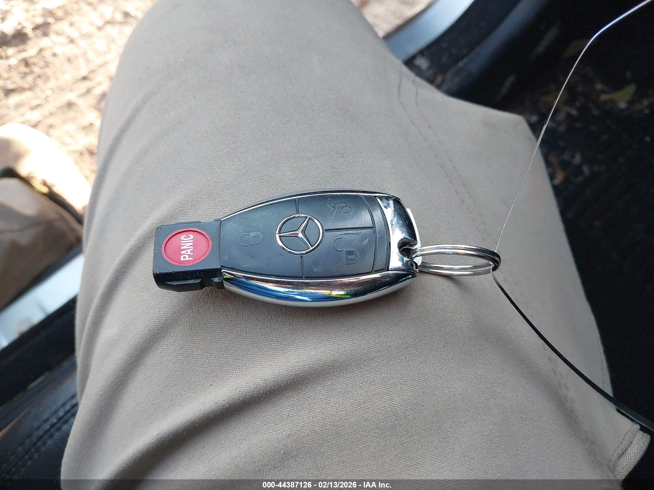 MERCEDES-BENZ E image 11