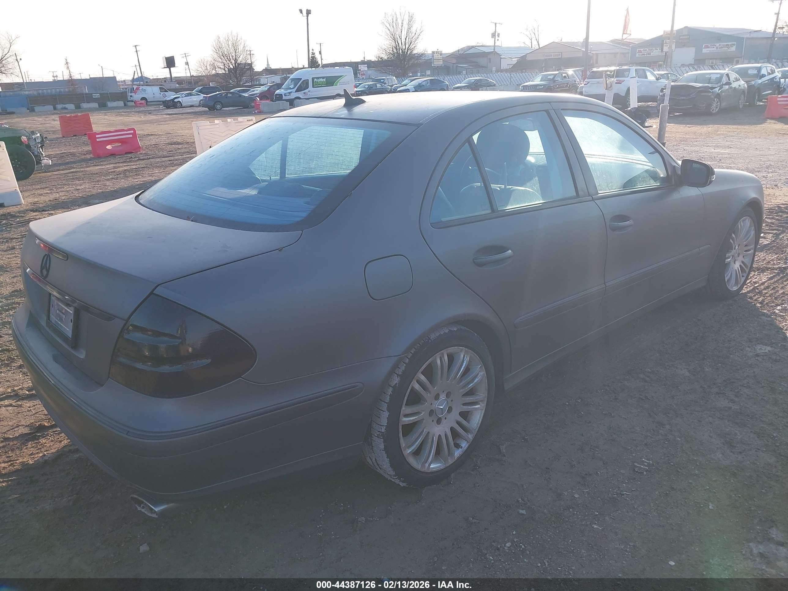 MERCEDES-BENZ E image 4