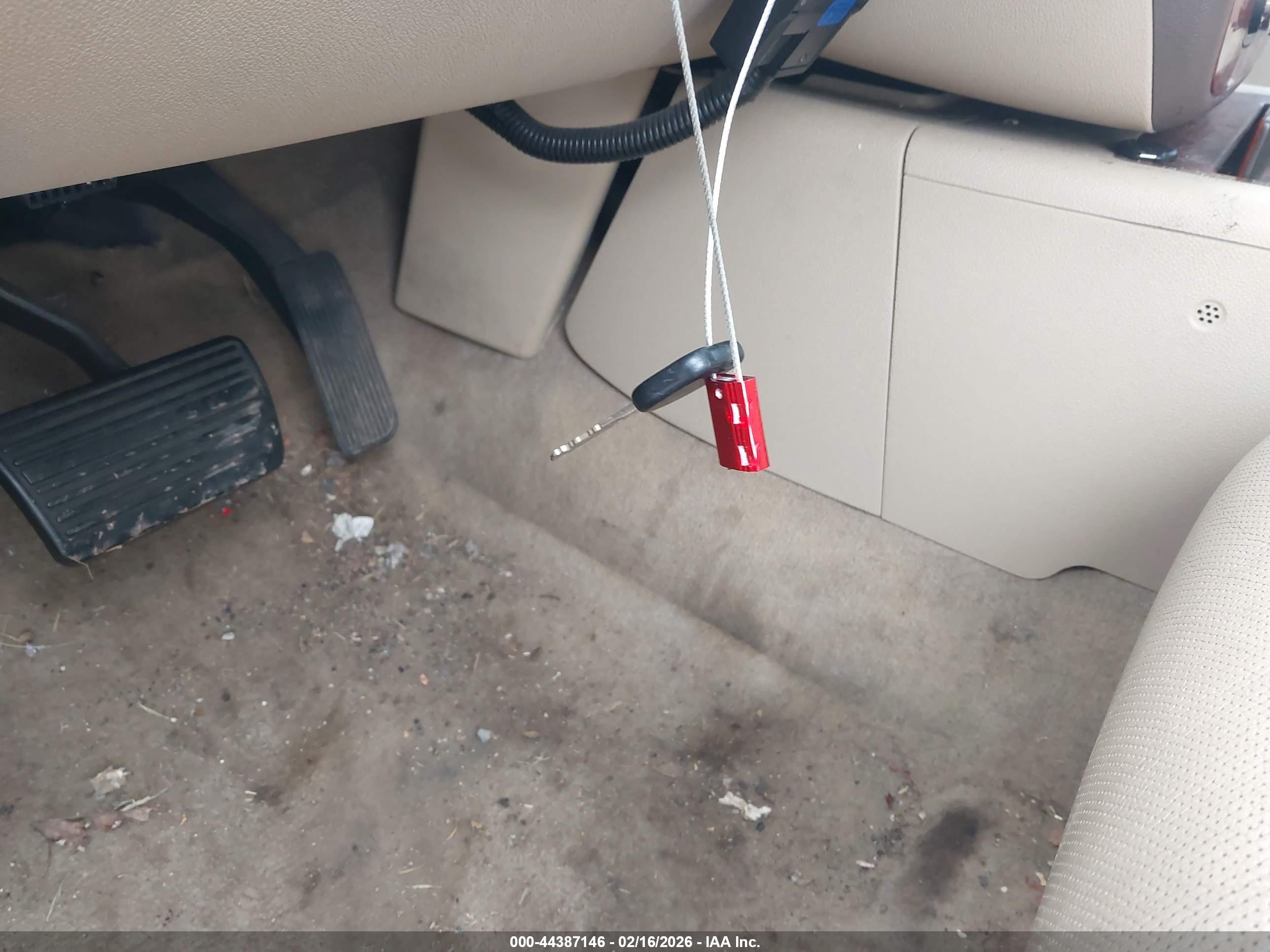 CHEVROLET SUBURBAN image 11