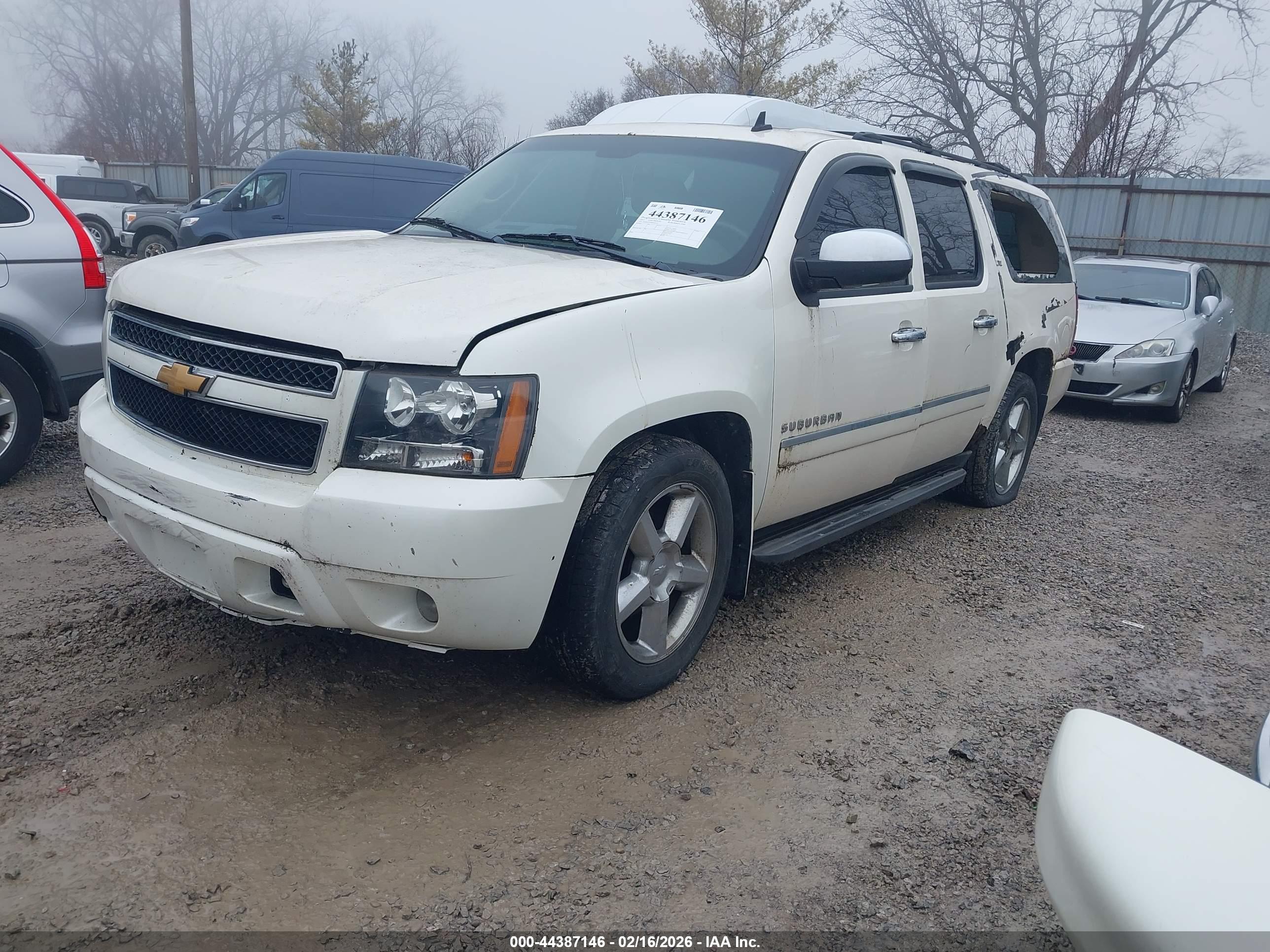 CHEVROLET SUBURBAN image 2