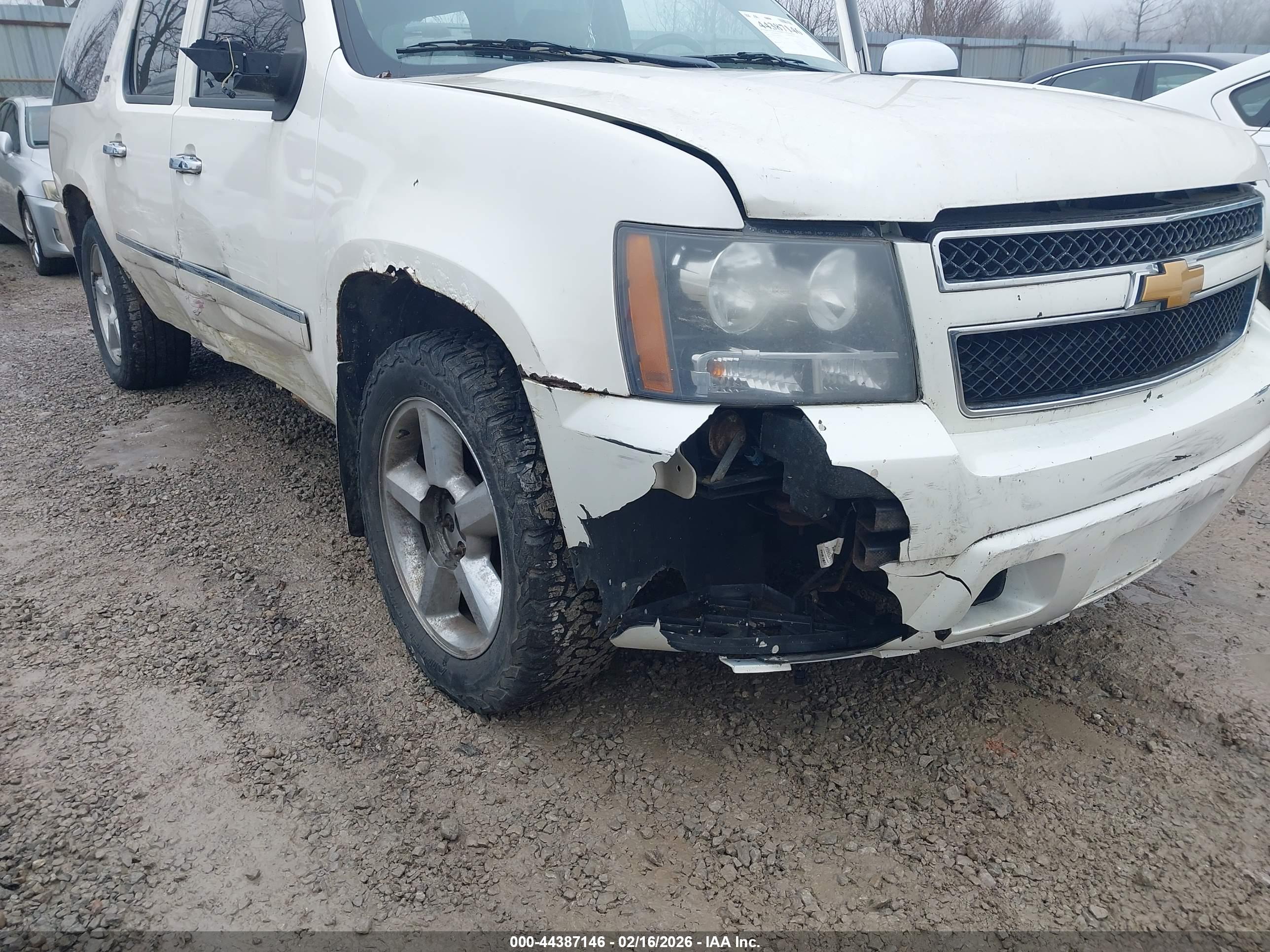 CHEVROLET SUBURBAN image 6