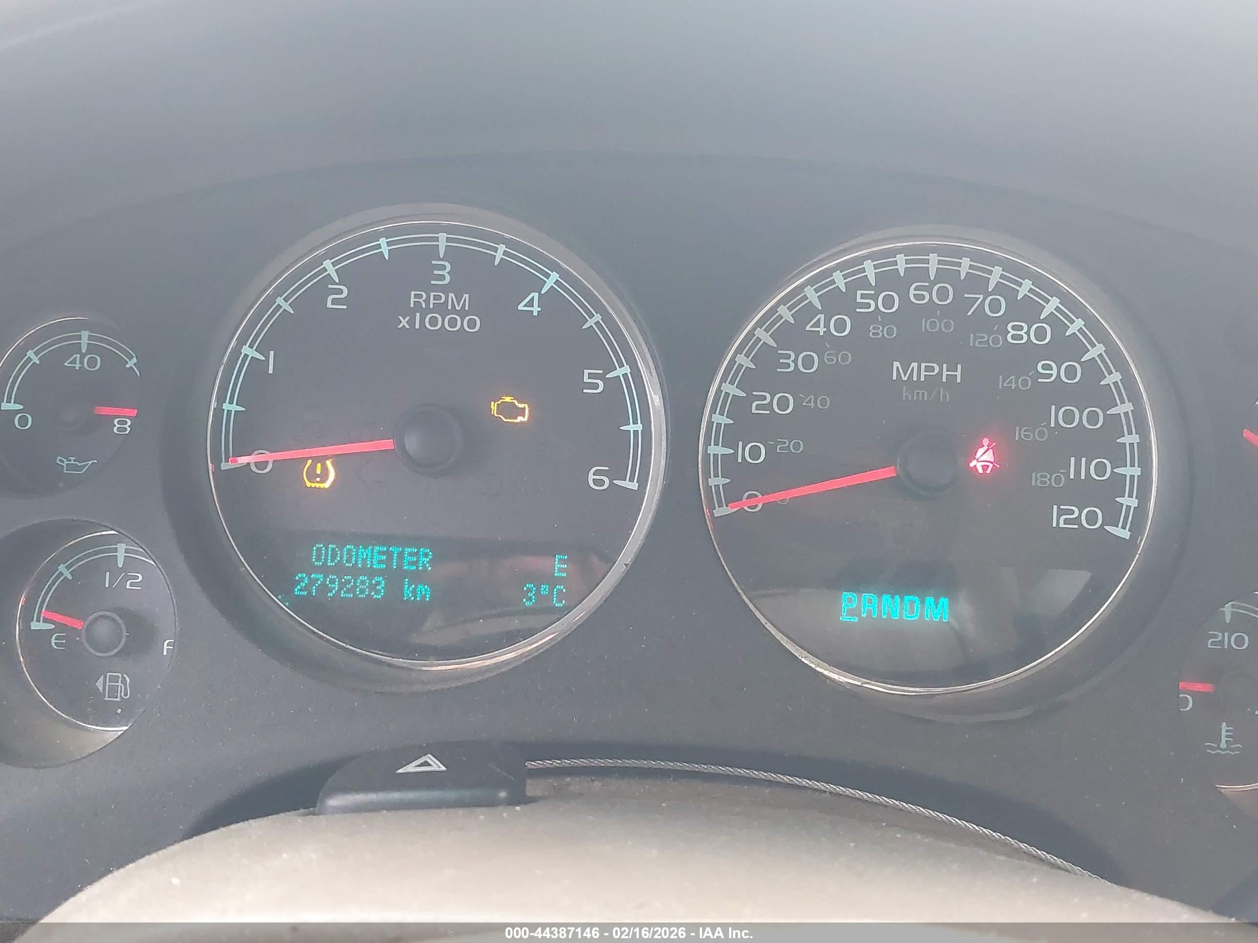 CHEVROLET SUBURBAN image 7