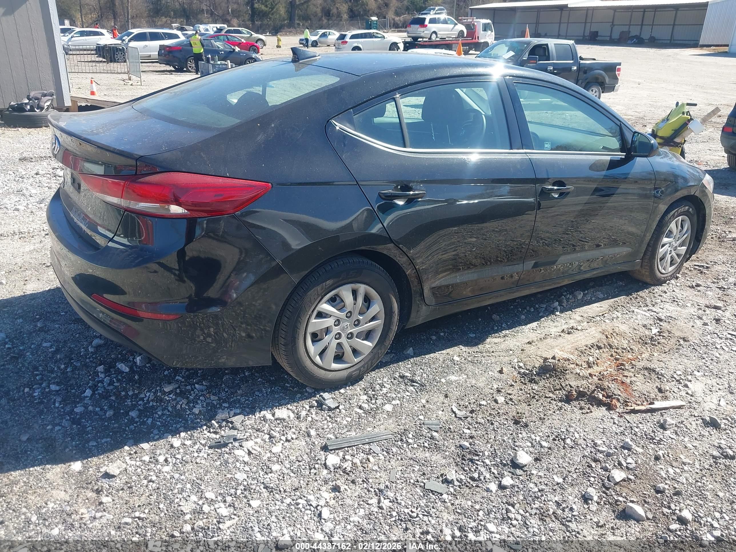 HYUNDAI ELANTRA image 4