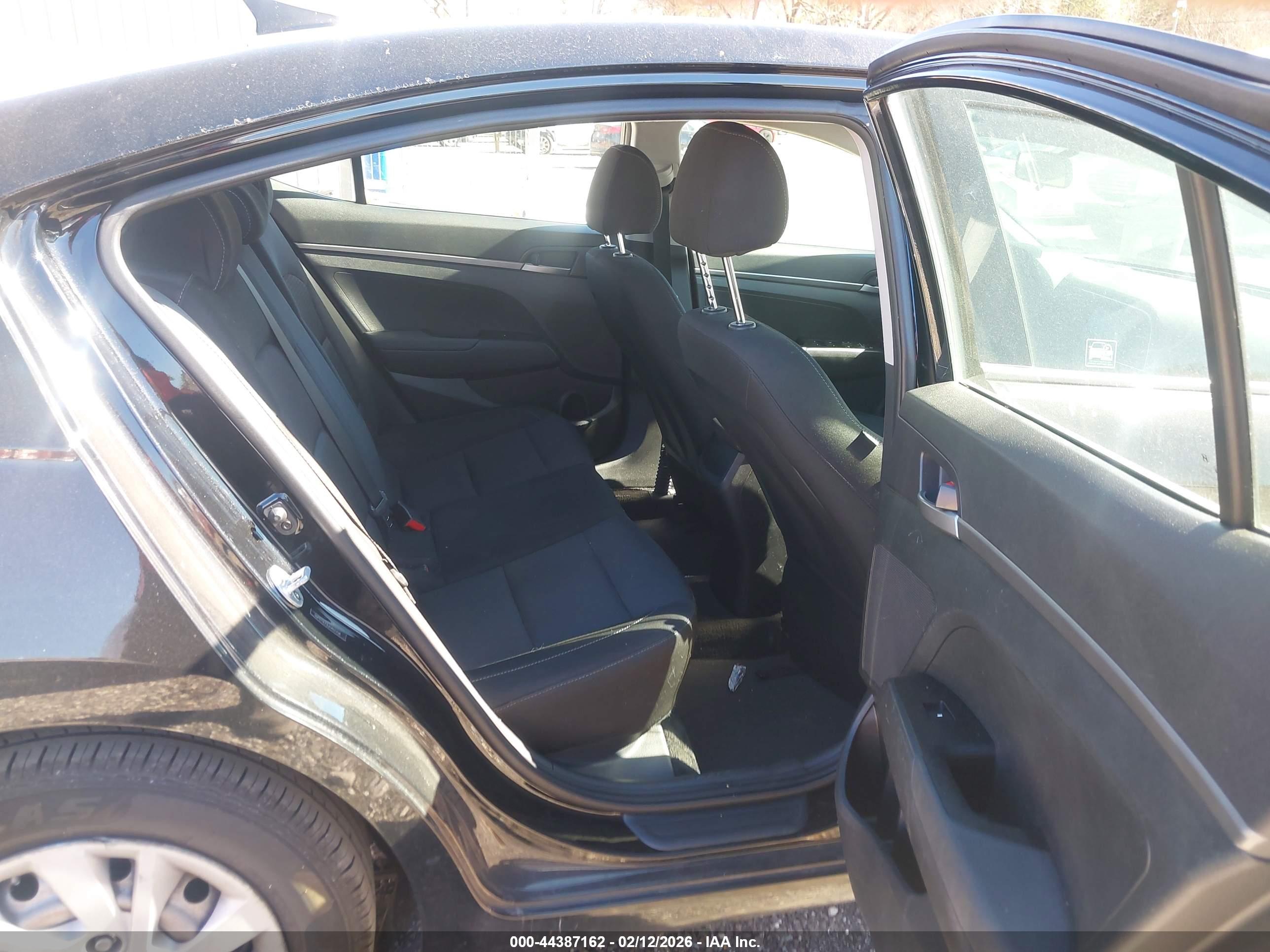 HYUNDAI ELANTRA image 8