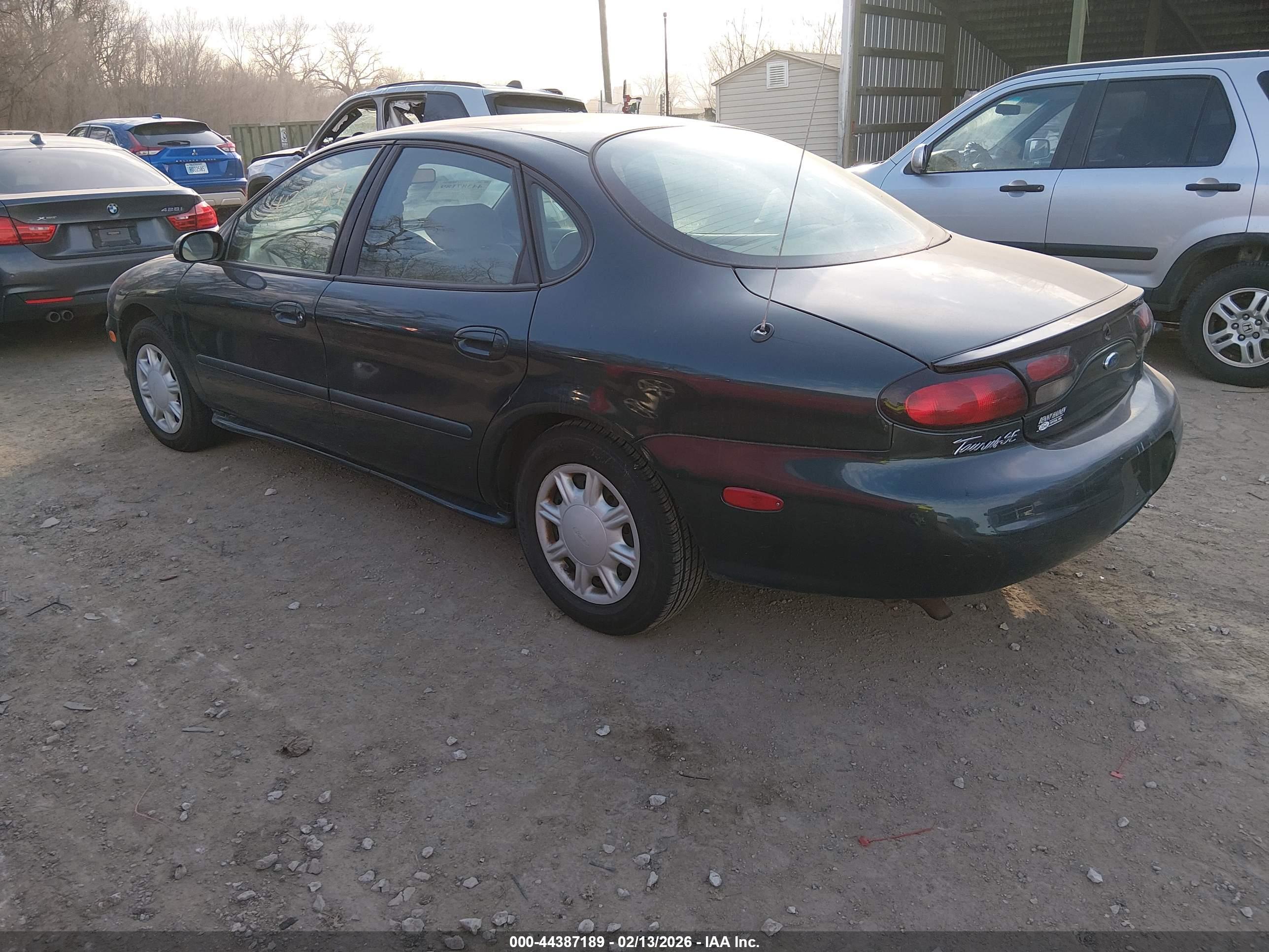 FORD TAURUS image 3