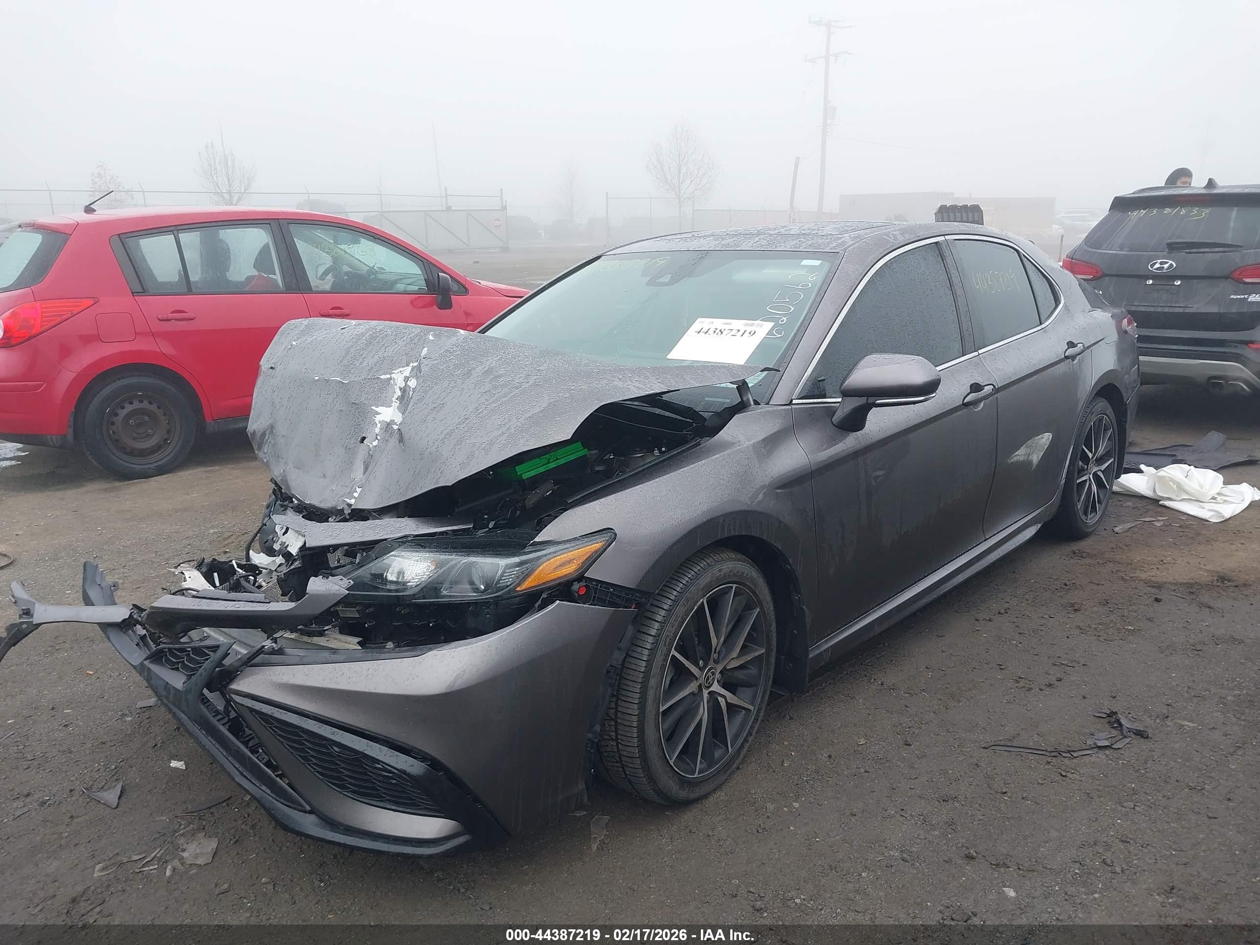 TOYOTA CAMRY image 2