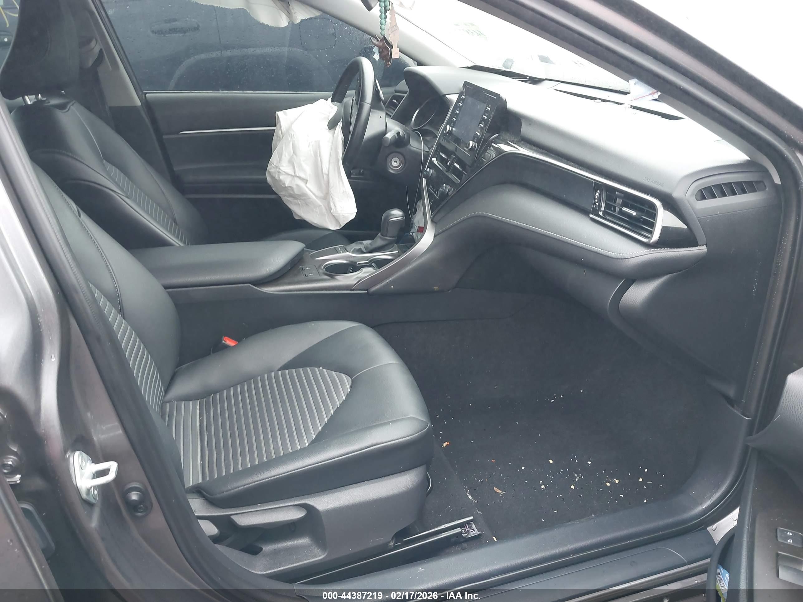 TOYOTA CAMRY image 5