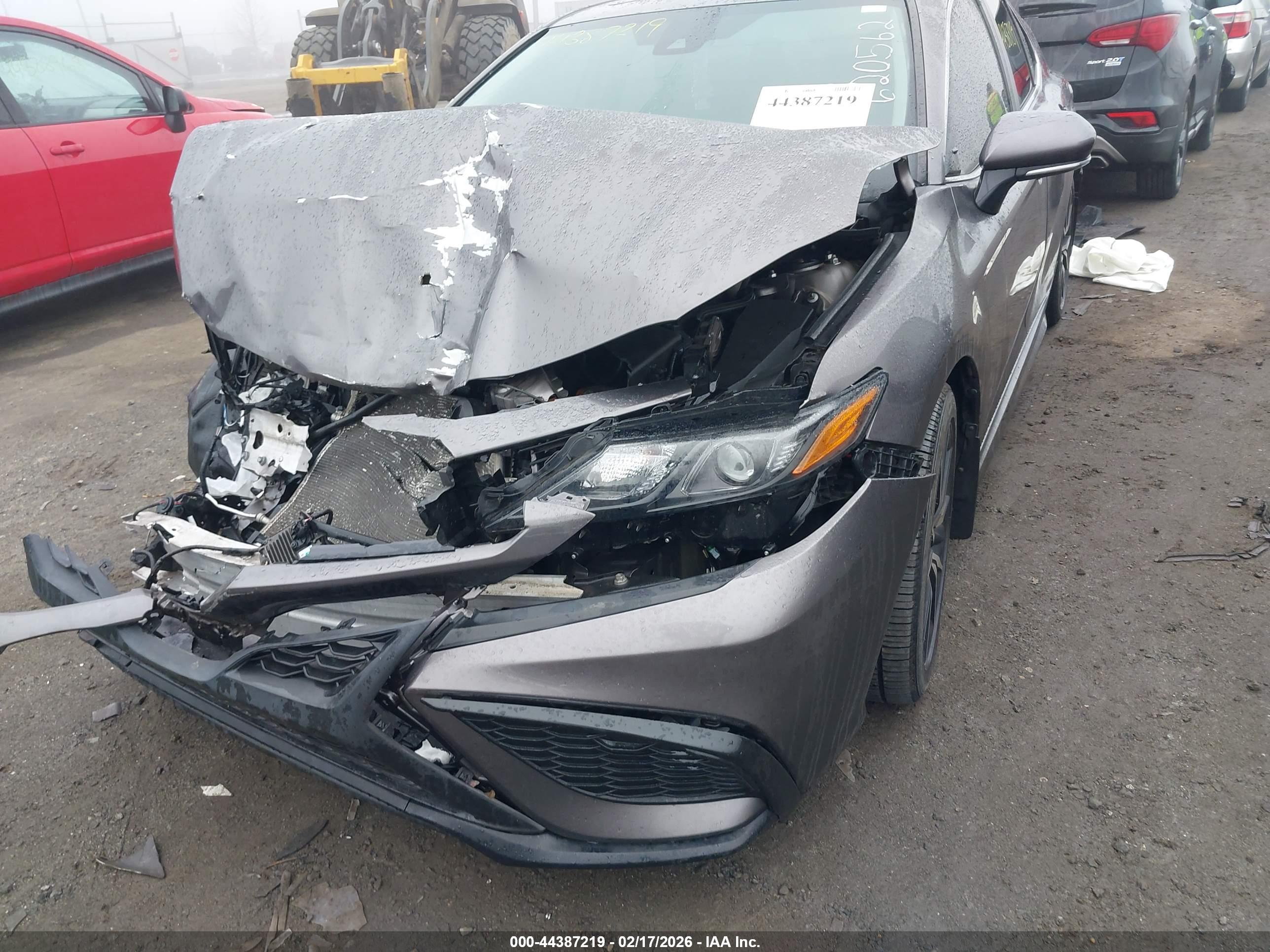 TOYOTA CAMRY image 6