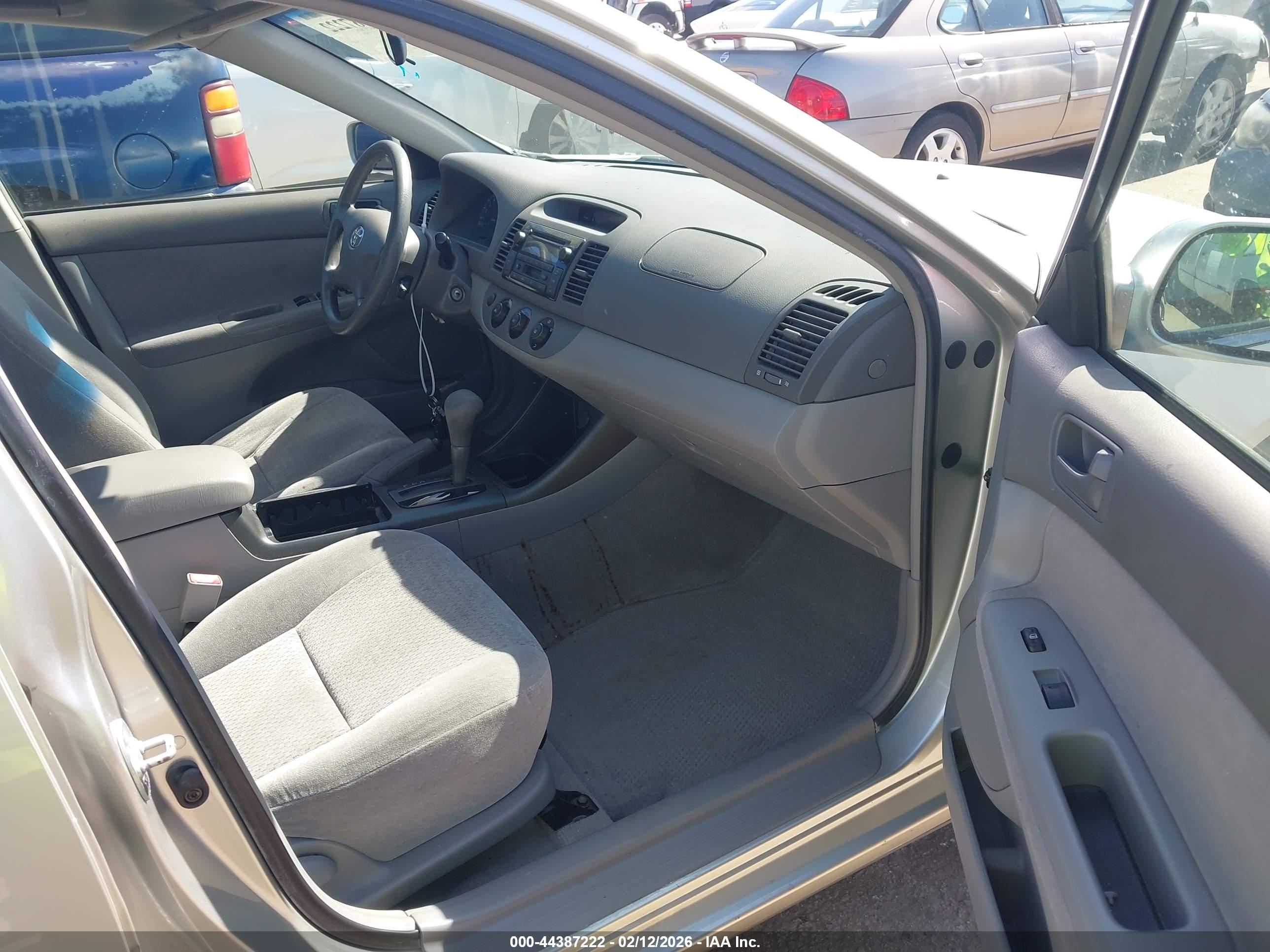 TOYOTA CAMRY image 5