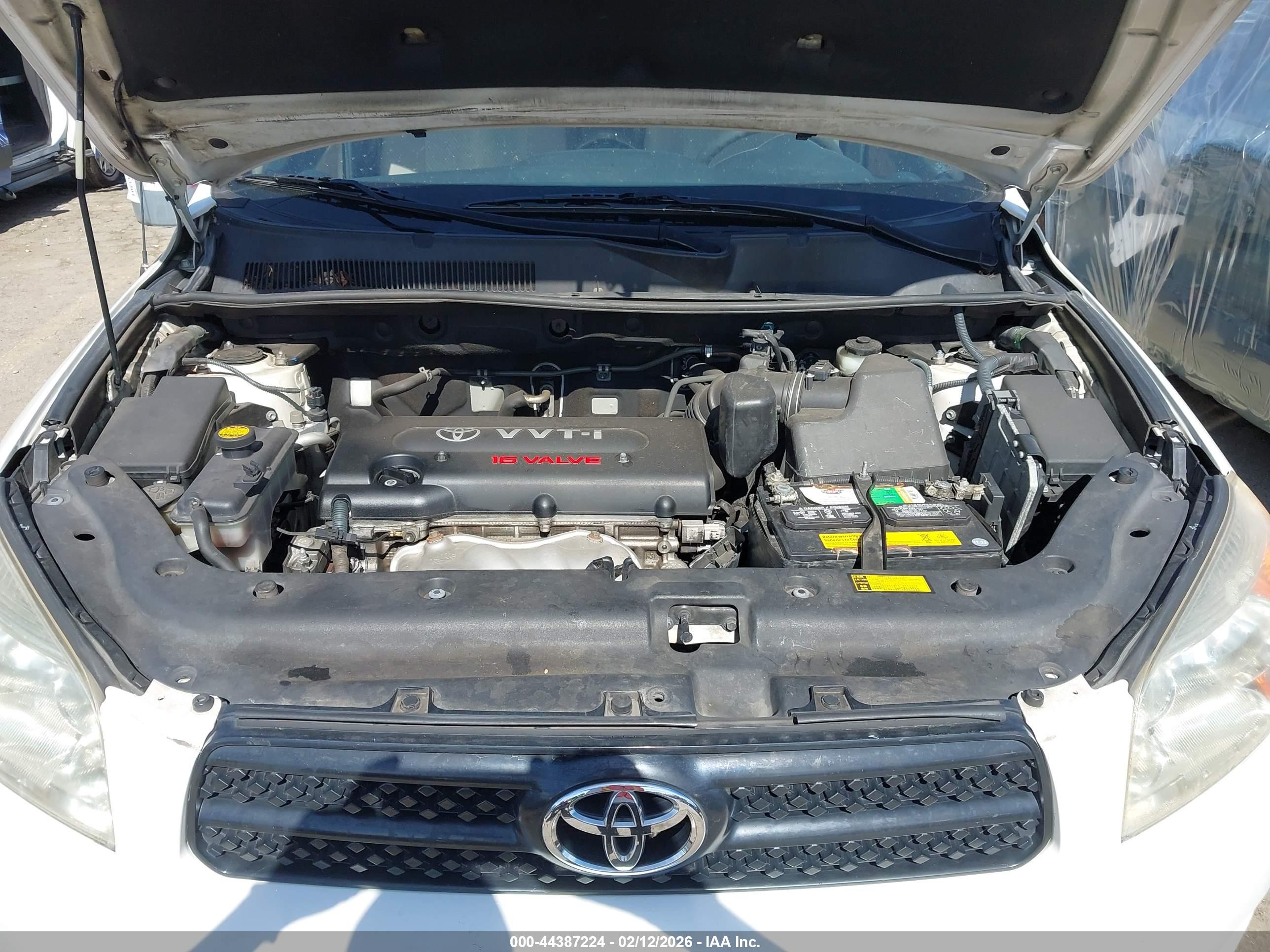 TOYOTA RAV4 image 10