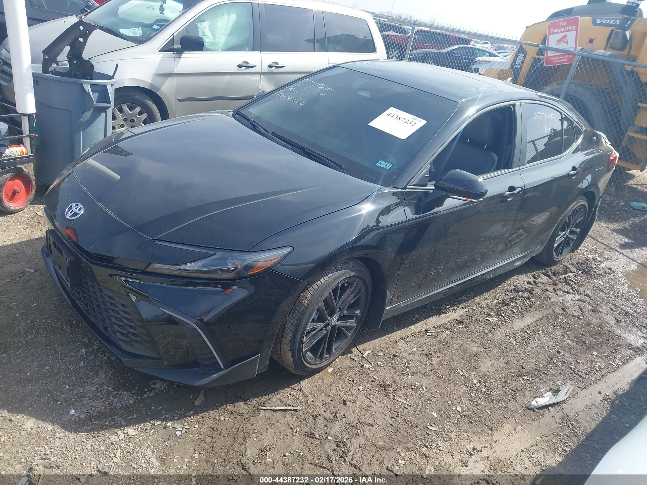 TOYOTA CAMRY image 2