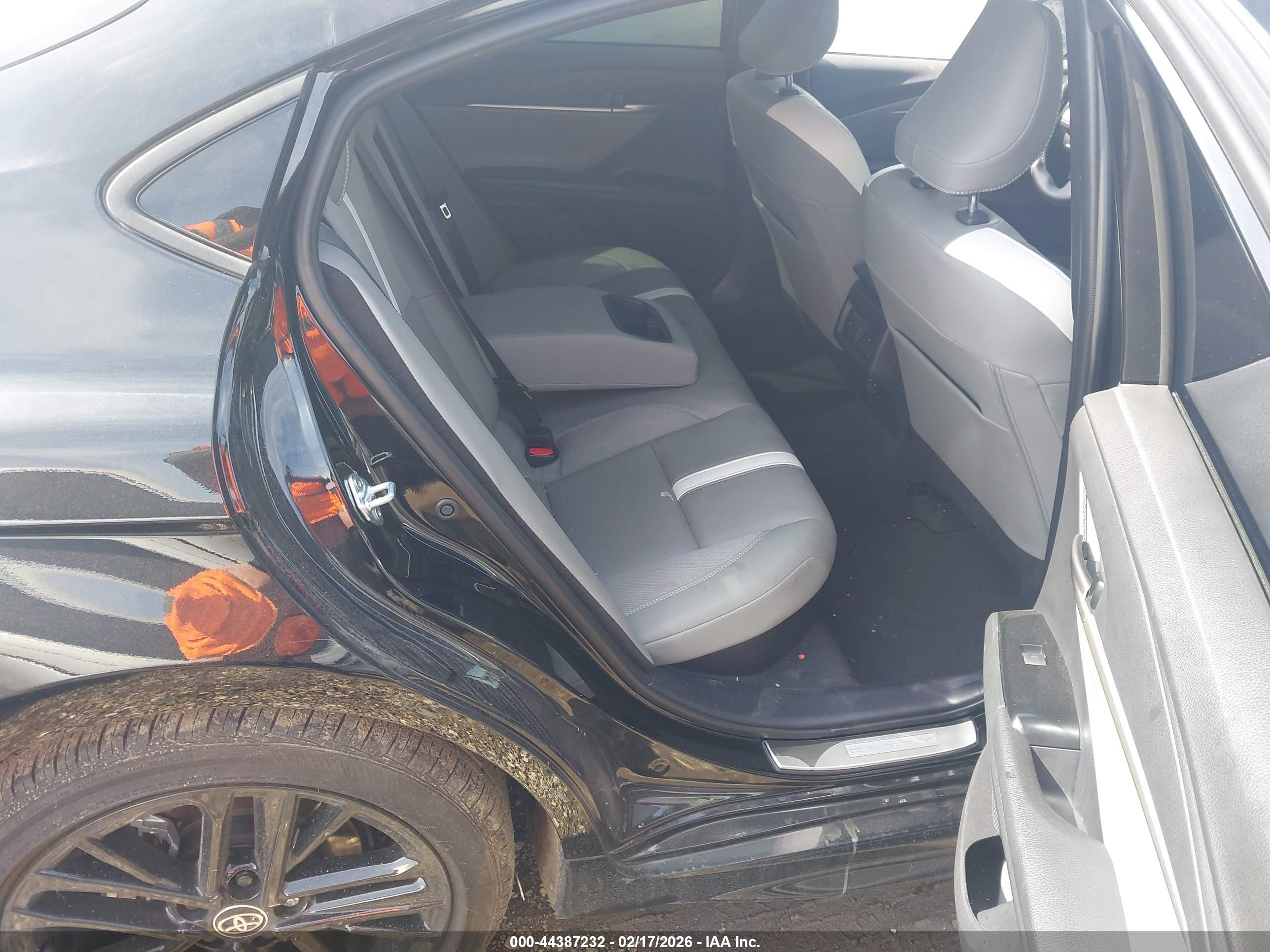 TOYOTA CAMRY image 8