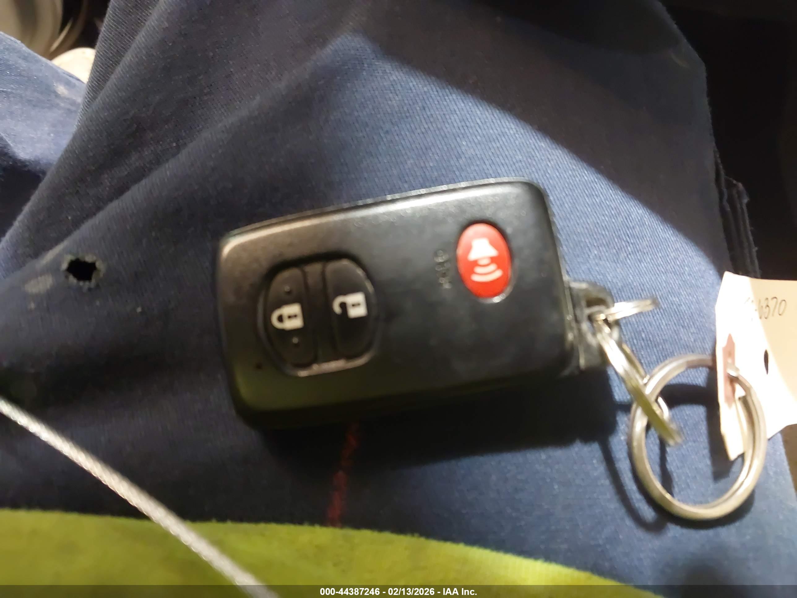 TOYOTA PRIUS image 11