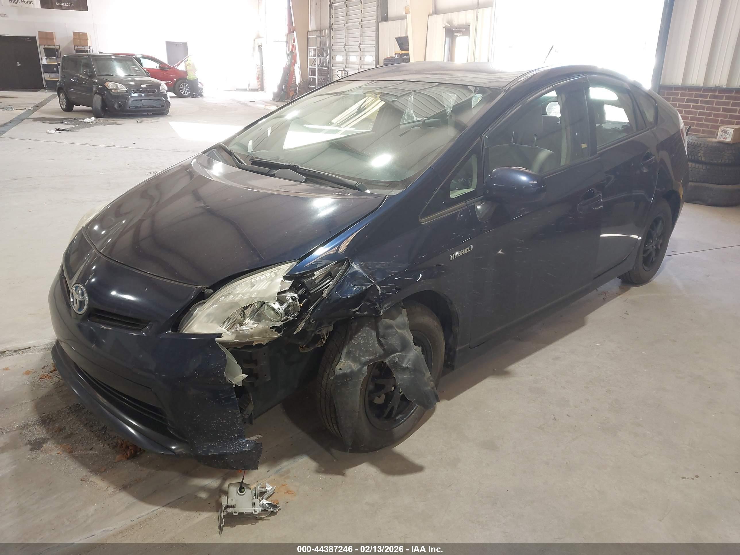 TOYOTA PRIUS image 2