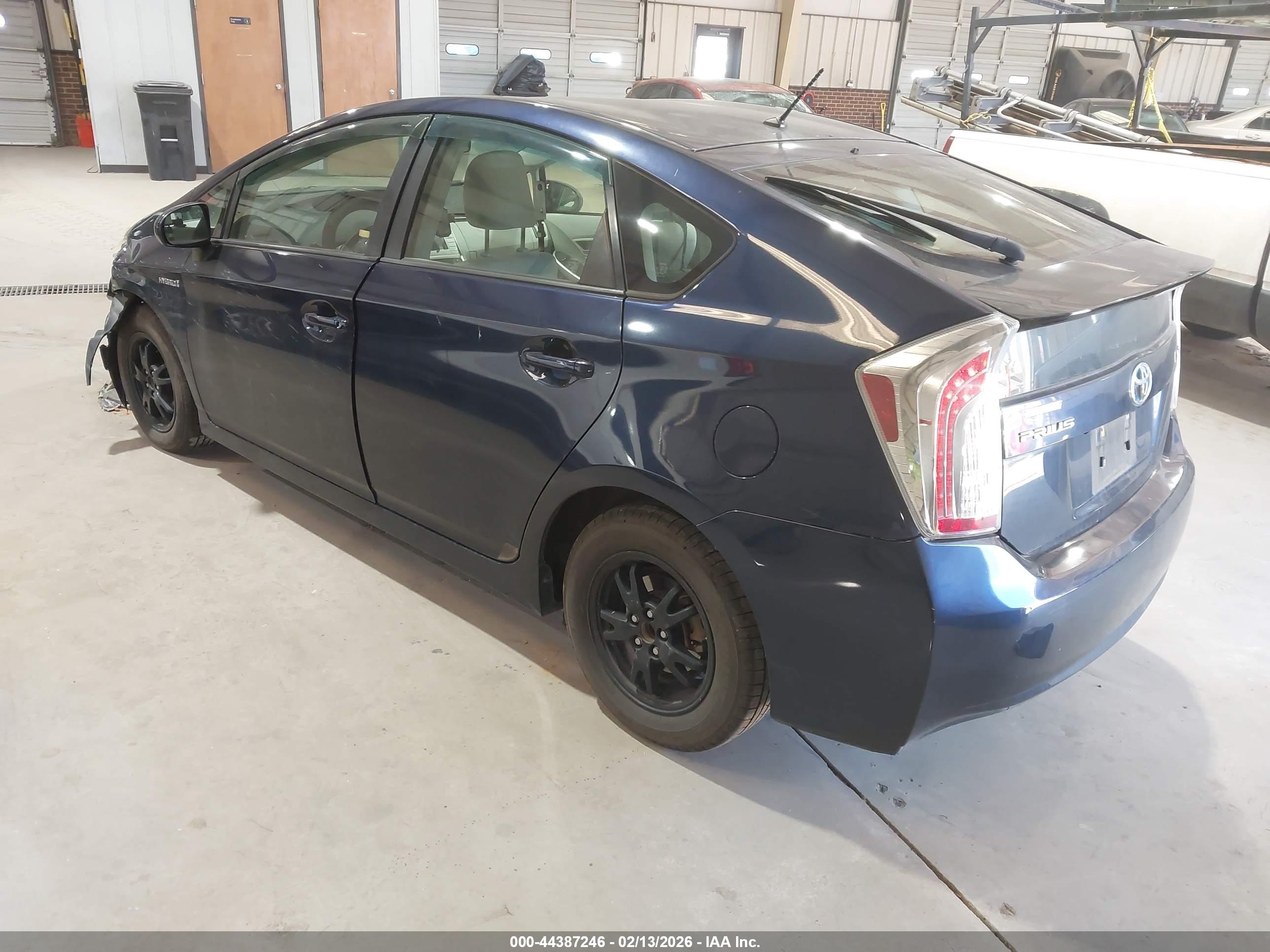 TOYOTA PRIUS image 3