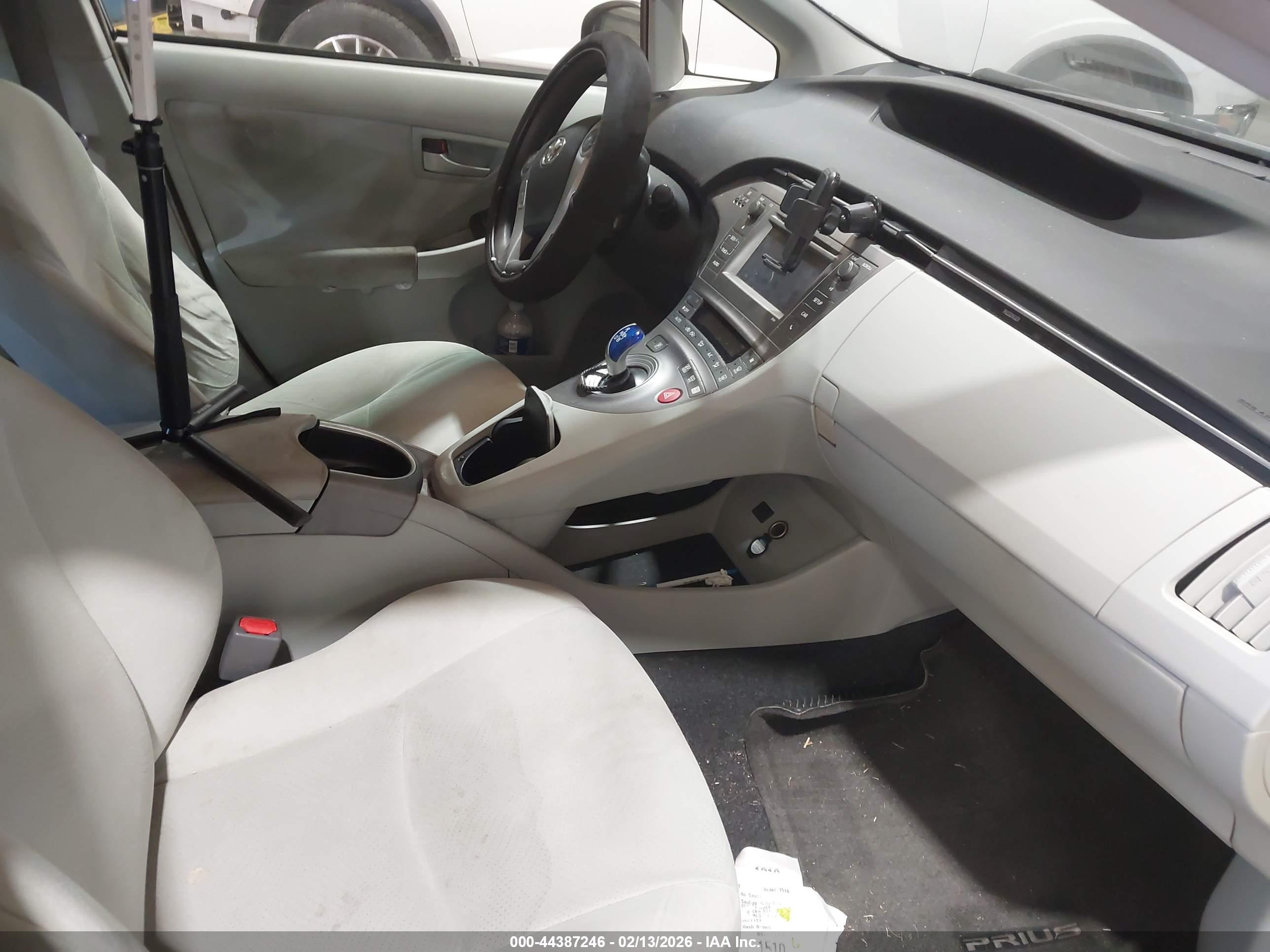 TOYOTA PRIUS image 5